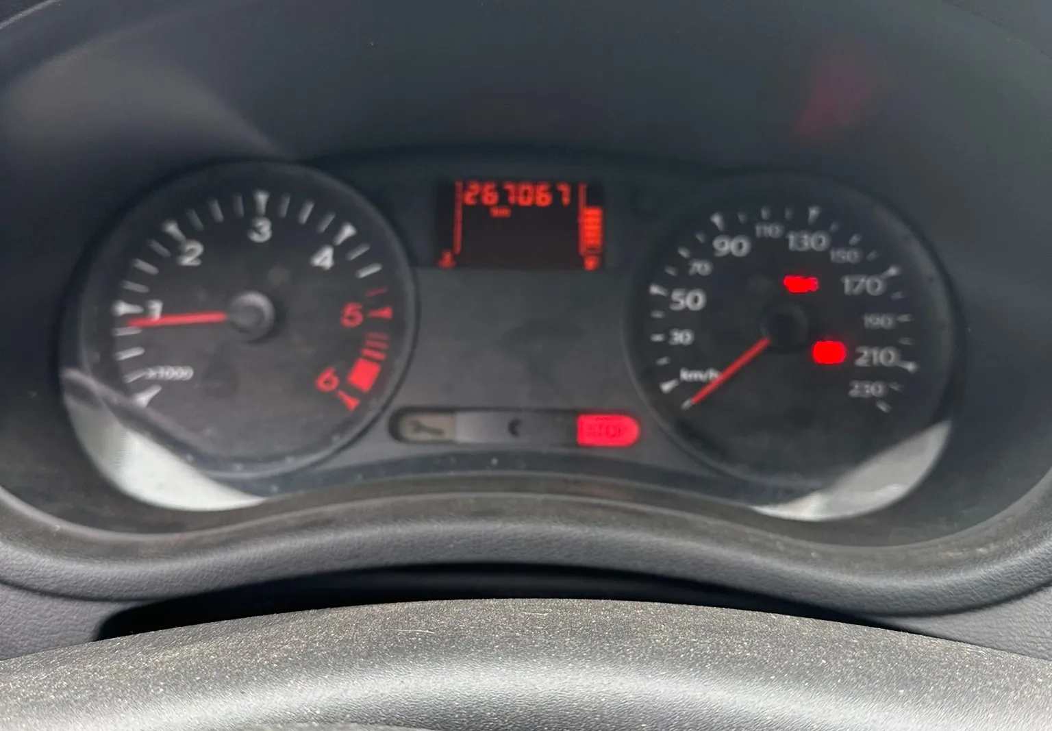 Autocarro Renault Clio targato EP552DN