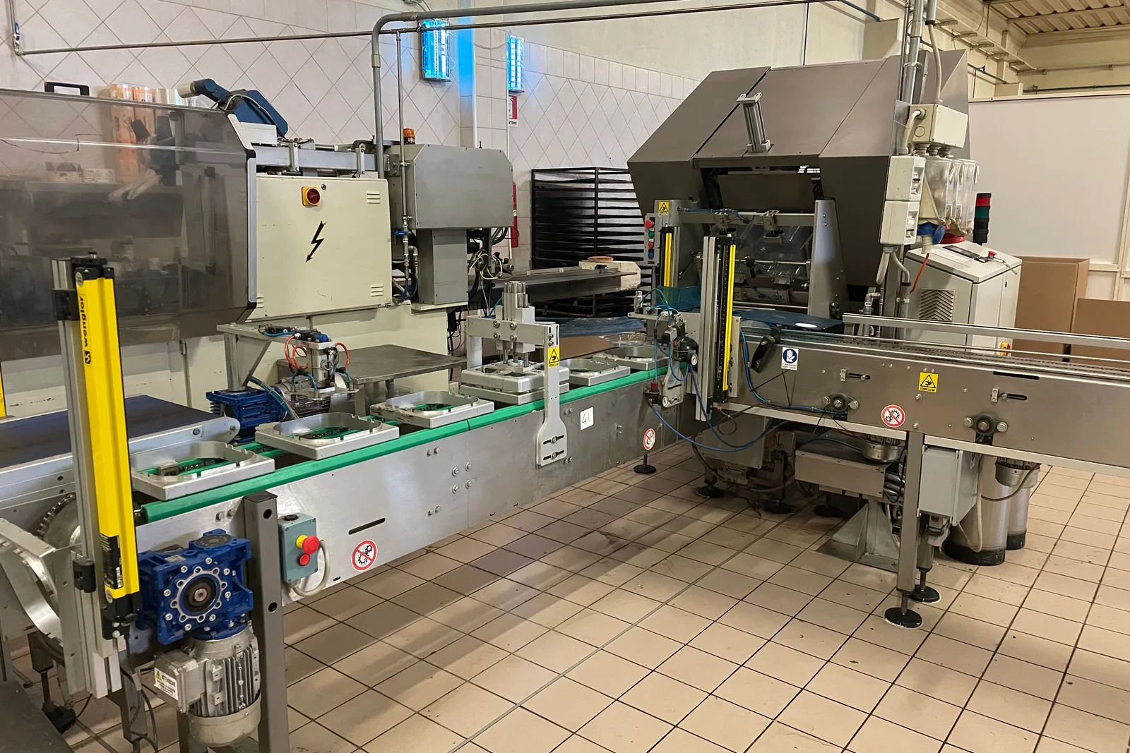 Macchinari a attrezzature per attività di pasticceria