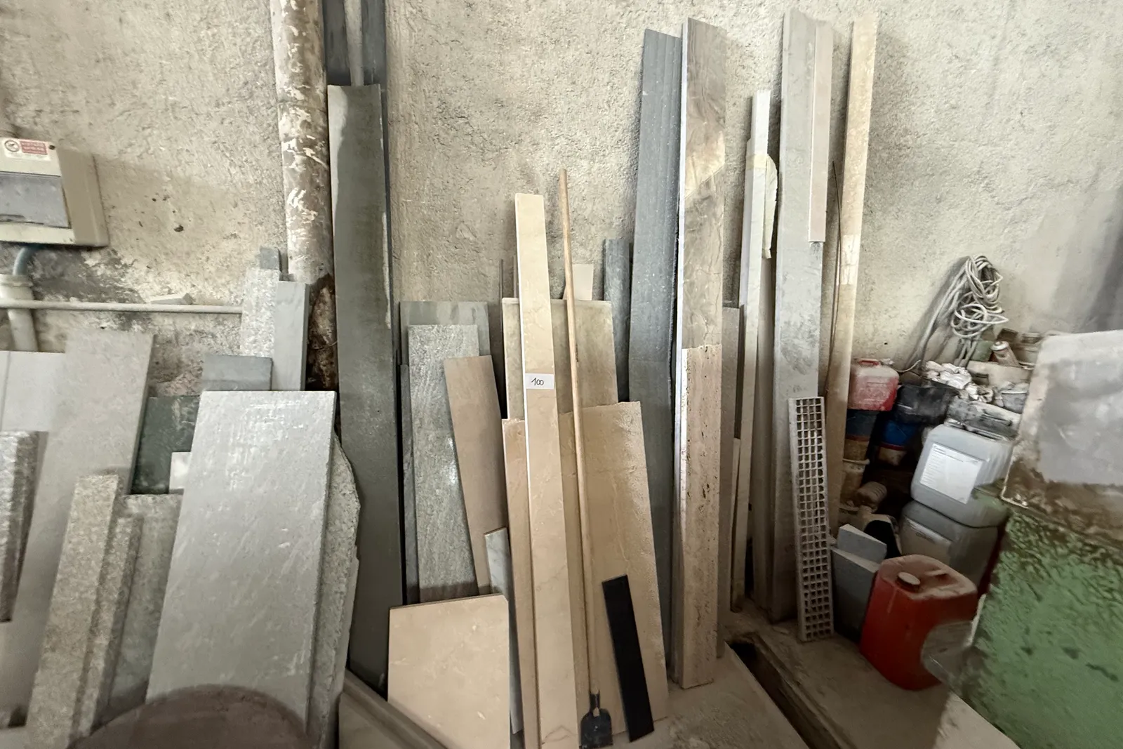 Rimanenze, strutture semifisse e macerie (ID 100, 101, 102, 103, 104)