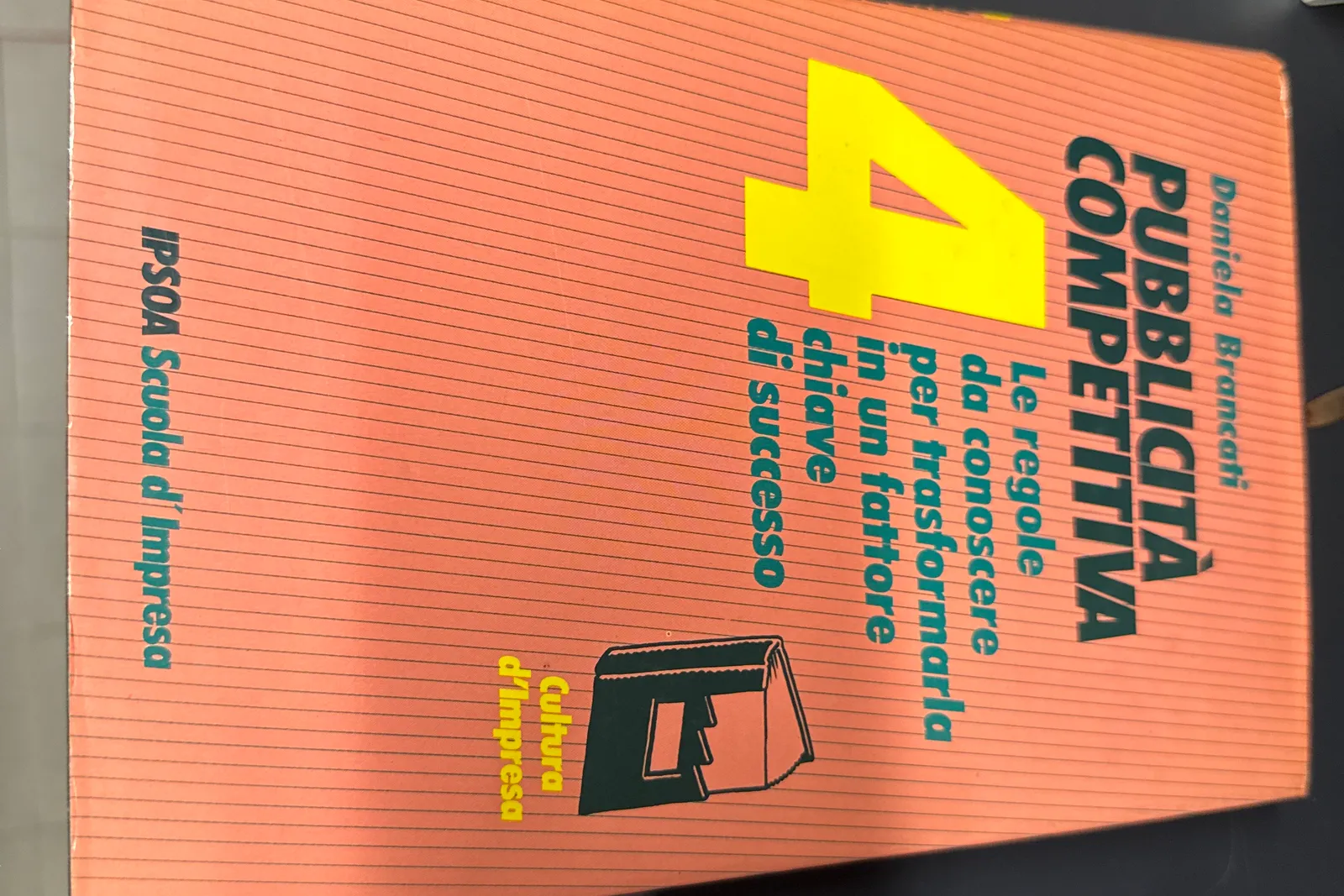Volumi e riviste a scaffale, oltre stampe originali di uscite pubblicitarie degli anni 1955-1992 e microfiches