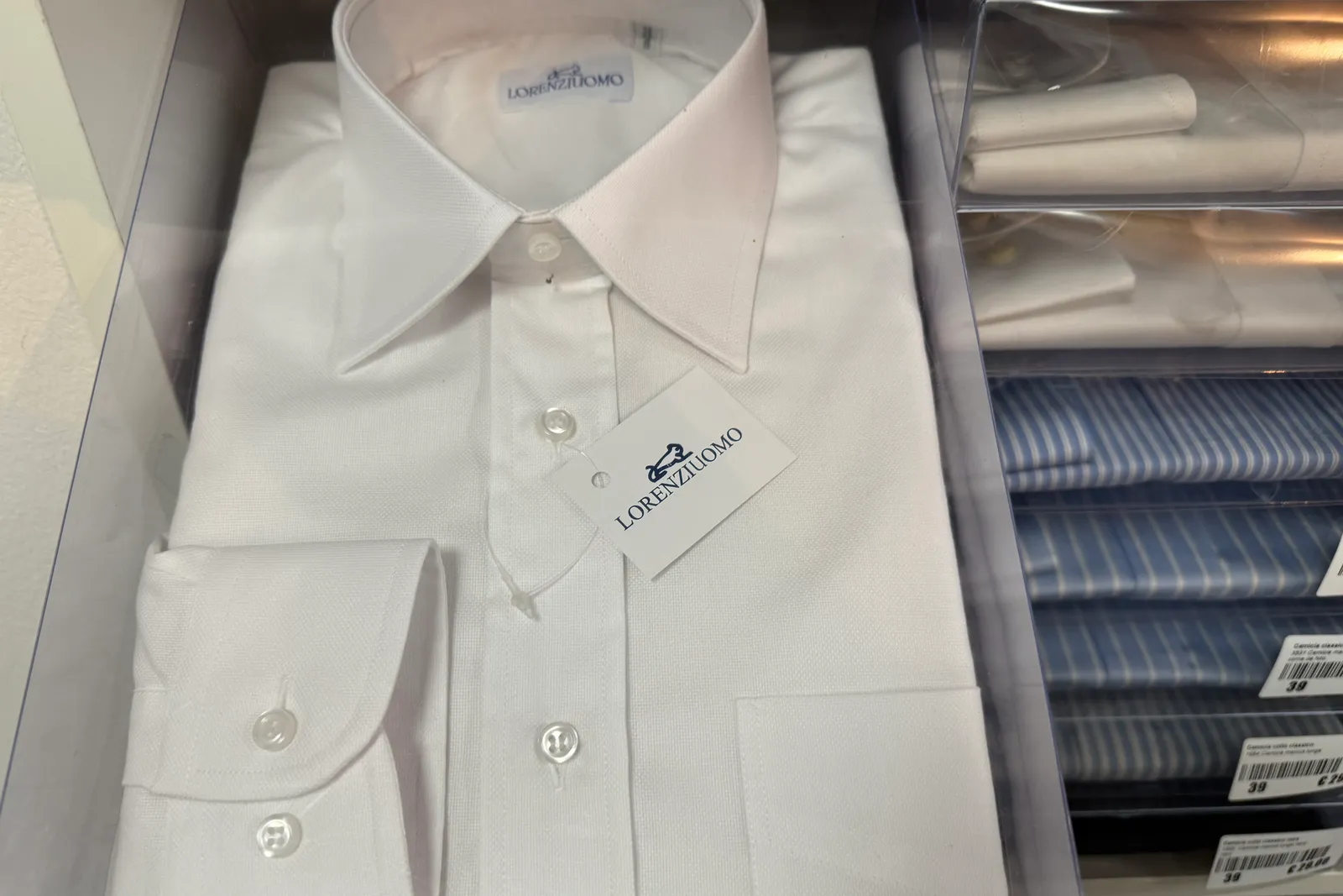 Magazzino tessuti, capi di abbigliamento e accessori – ID da n. 65 a n. 80