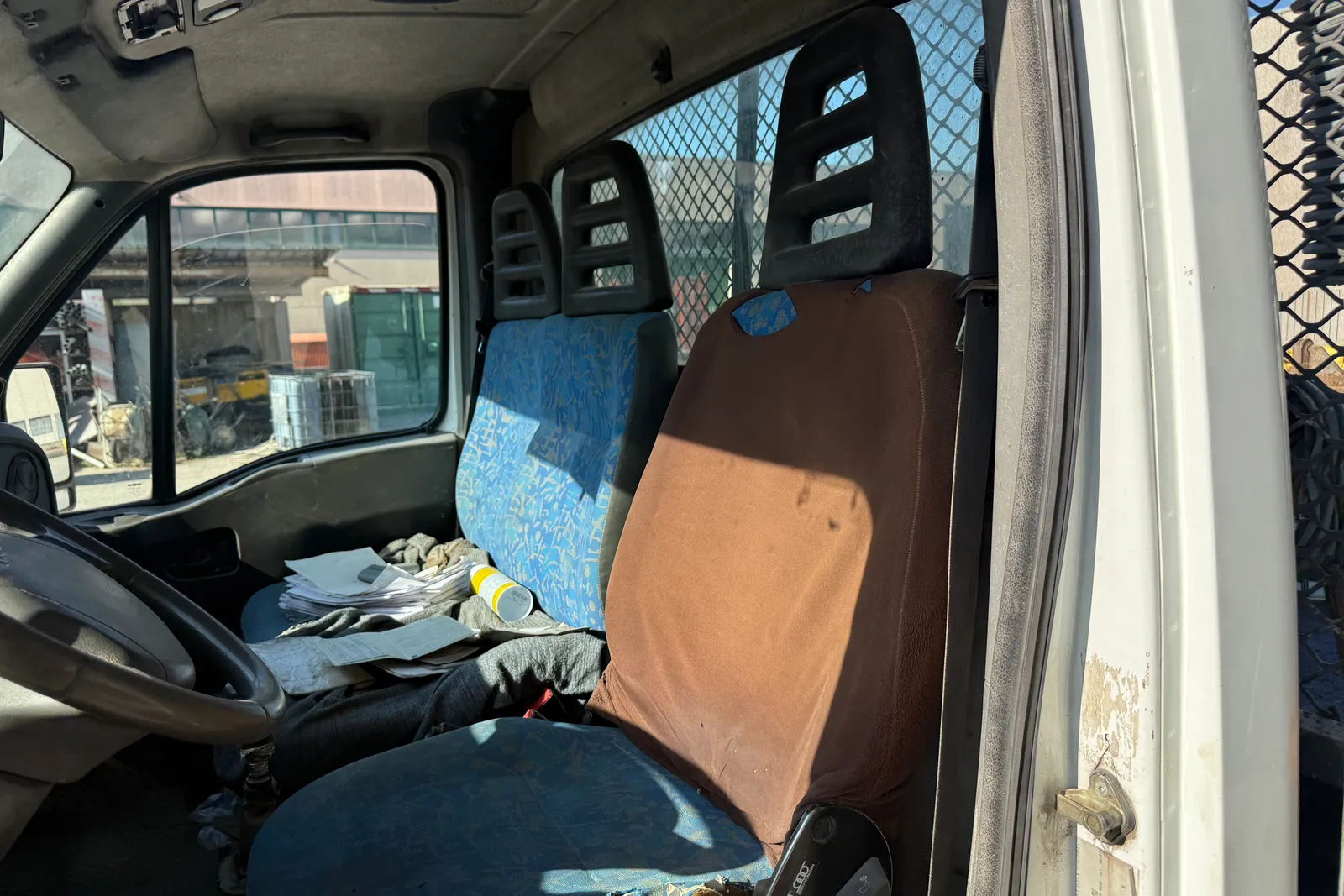 Autocarro ribaltabile Iveco Daily (35C9A) targato CD003FF 