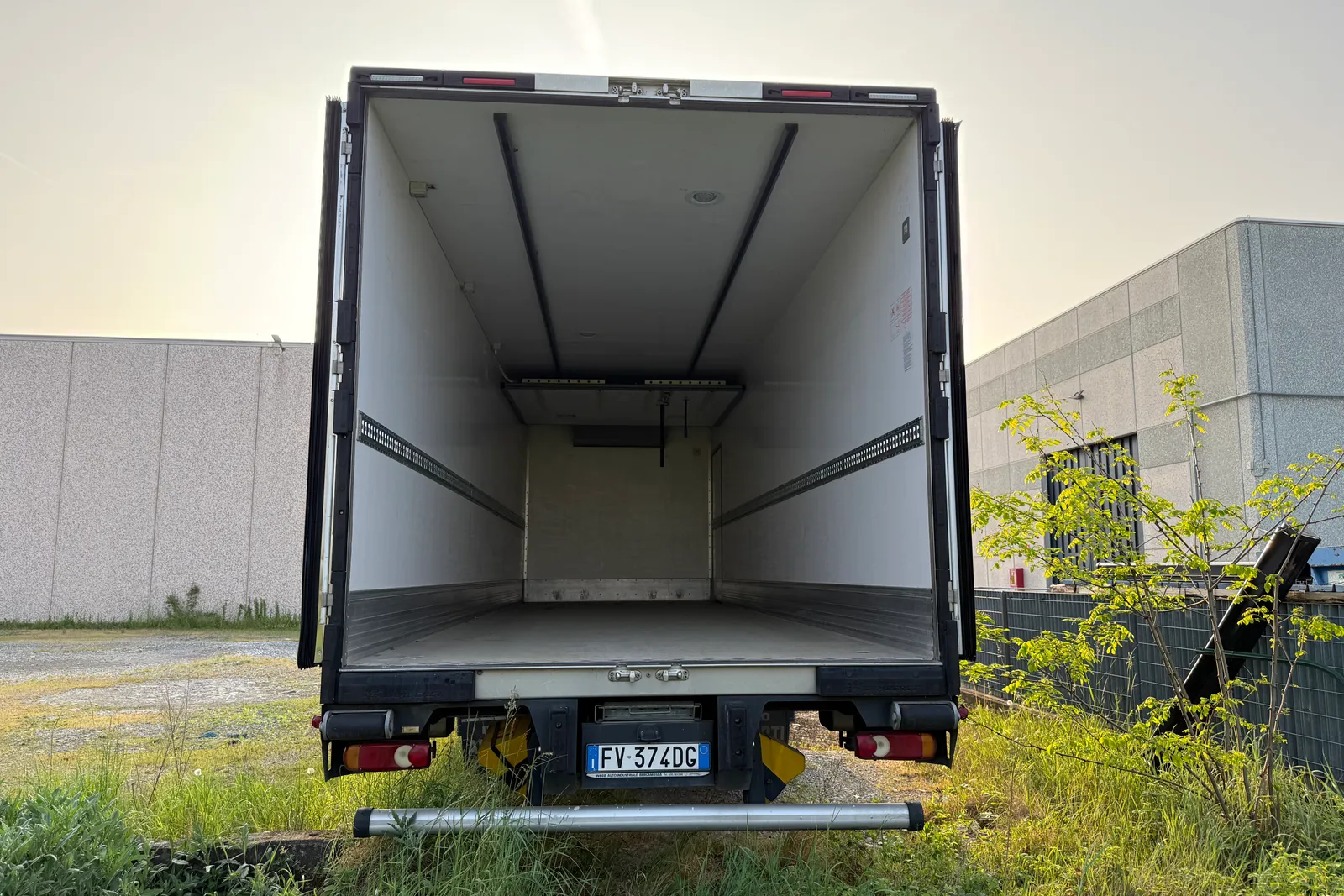 Camion refrigerato Iveco Eurocargo targato FV374DG