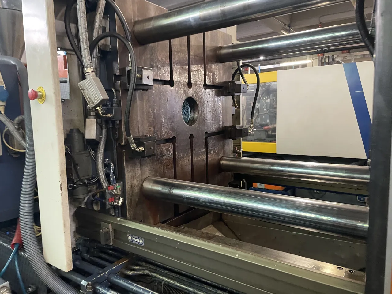 Pressa oleodinamica per stampaggio plastica Maico Presse