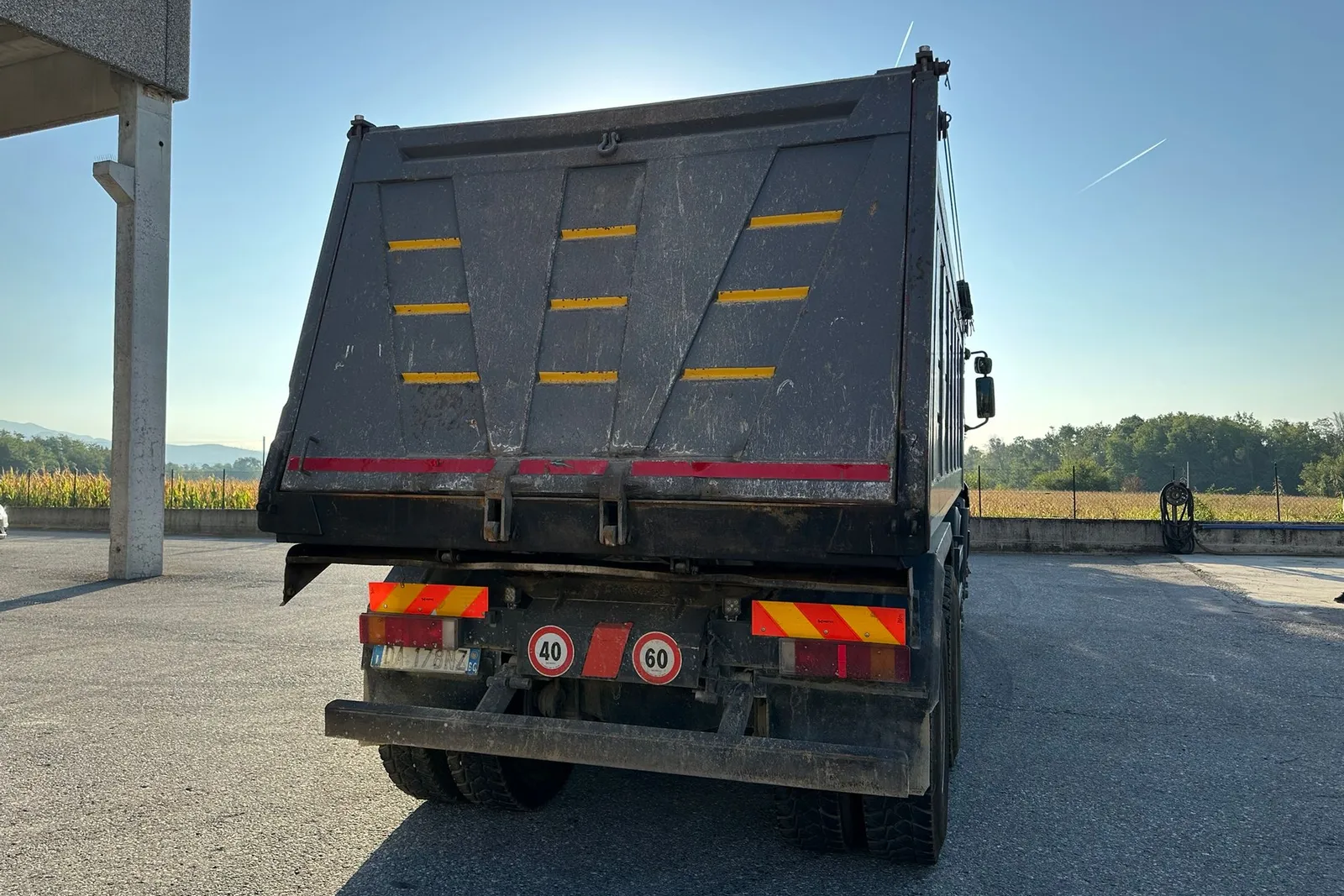 Autocarro ribaltabile Iveco Magirus A410T/Colombo targato DA178NZ