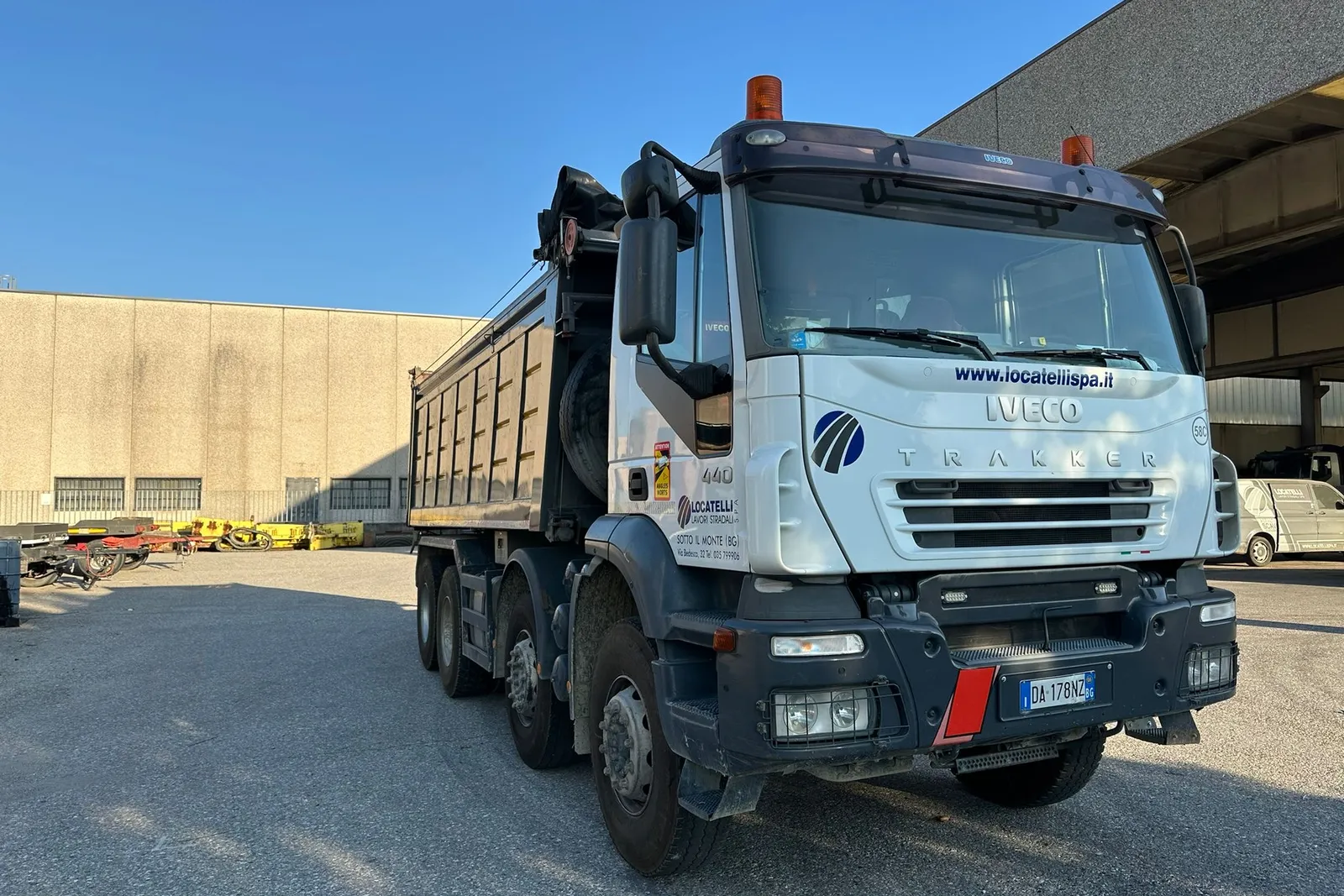 Autocarro ribaltabile Iveco Magirus A410T/Colombo targato DA178NZ