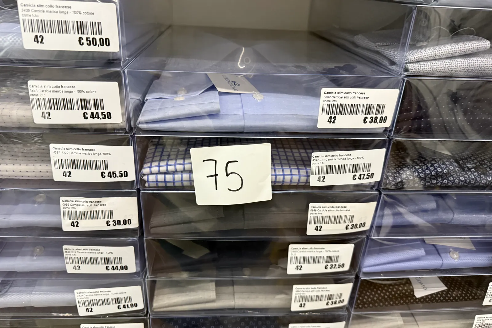 Magazzino tessuti, capi di abbigliamento e accessori – ID da n. 65 a n. 80