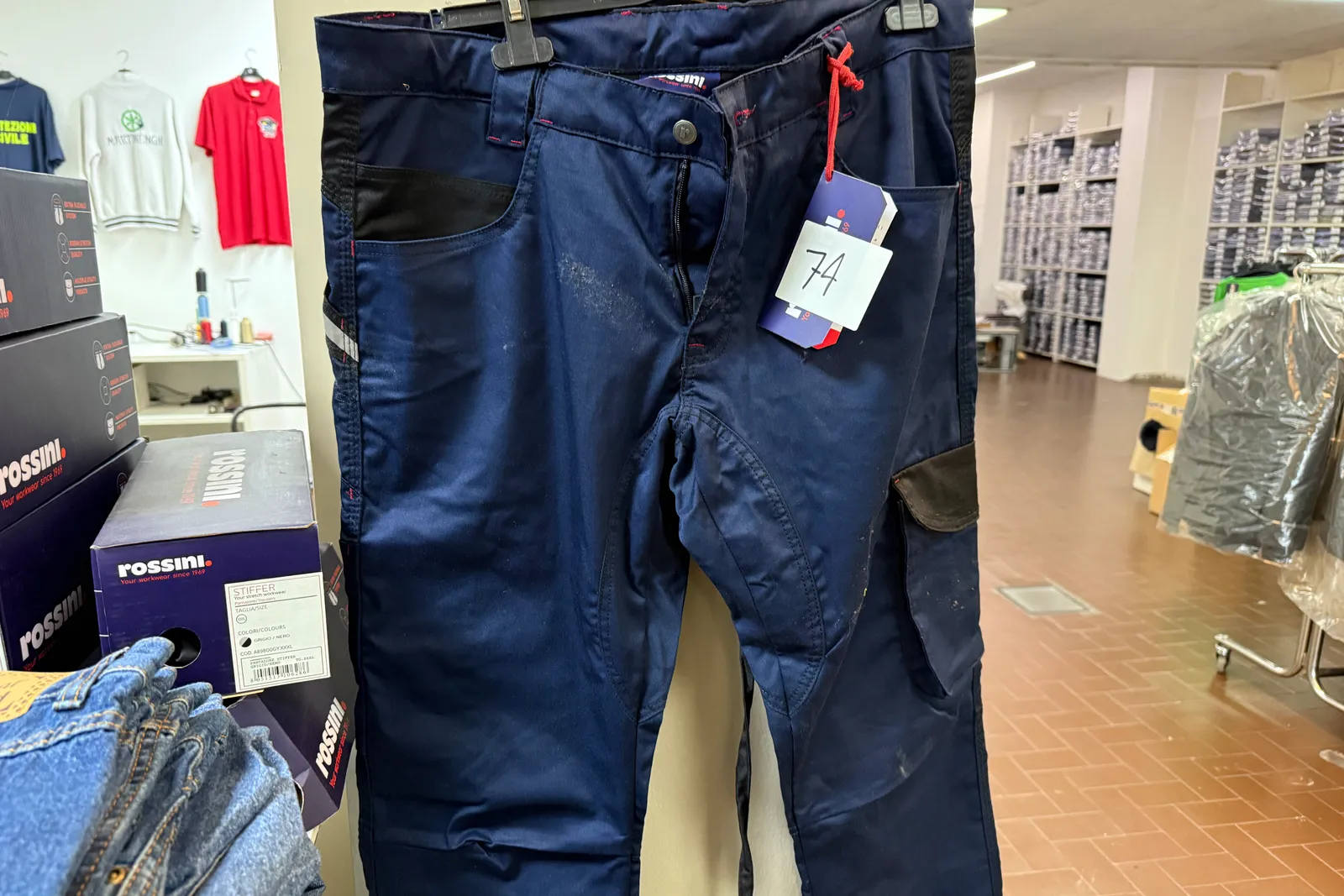 Magazzino tessuti, capi di abbigliamento e accessori – ID da n. 65 a n. 80