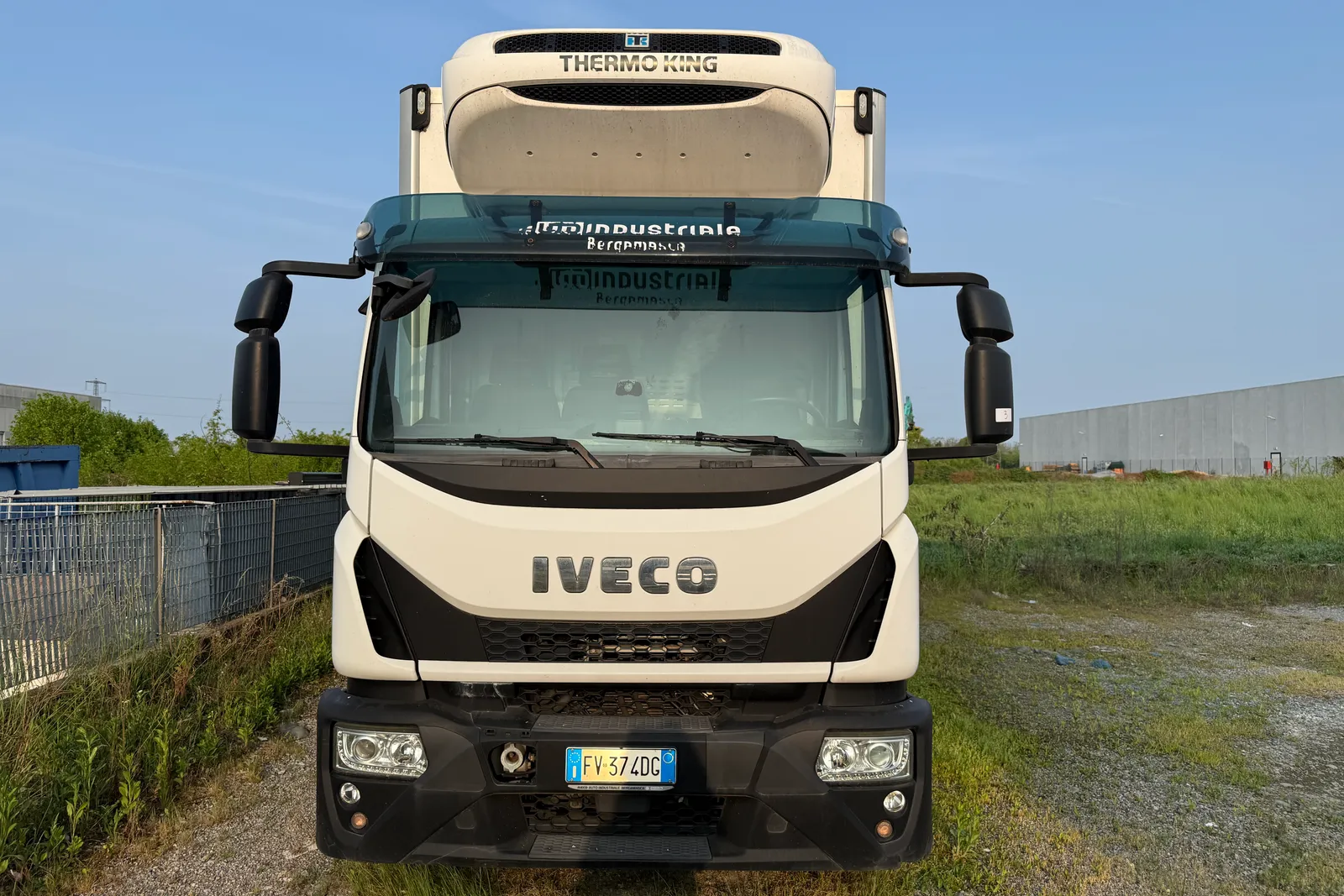 Camion refrigerato Iveco Eurocargo targato FV374DG