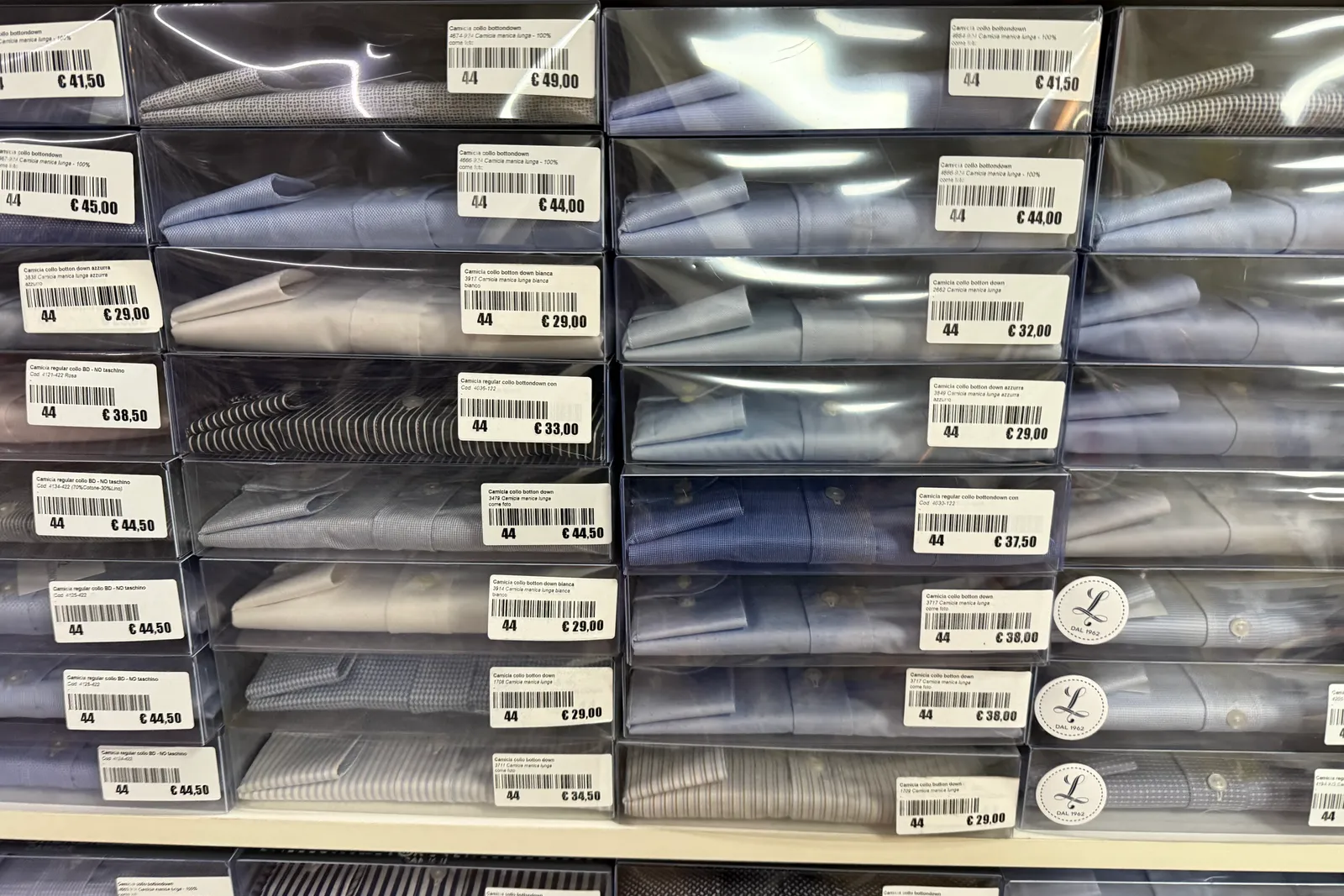 Magazzino tessuti, capi di abbigliamento e accessori – ID da n. 65 a n. 80