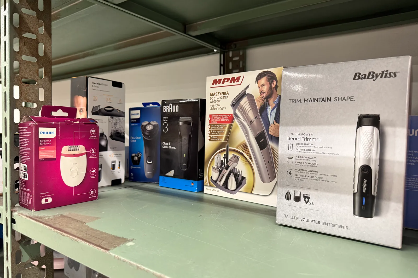 Stock prodotti, batterie, imballaggi, arredi e varie