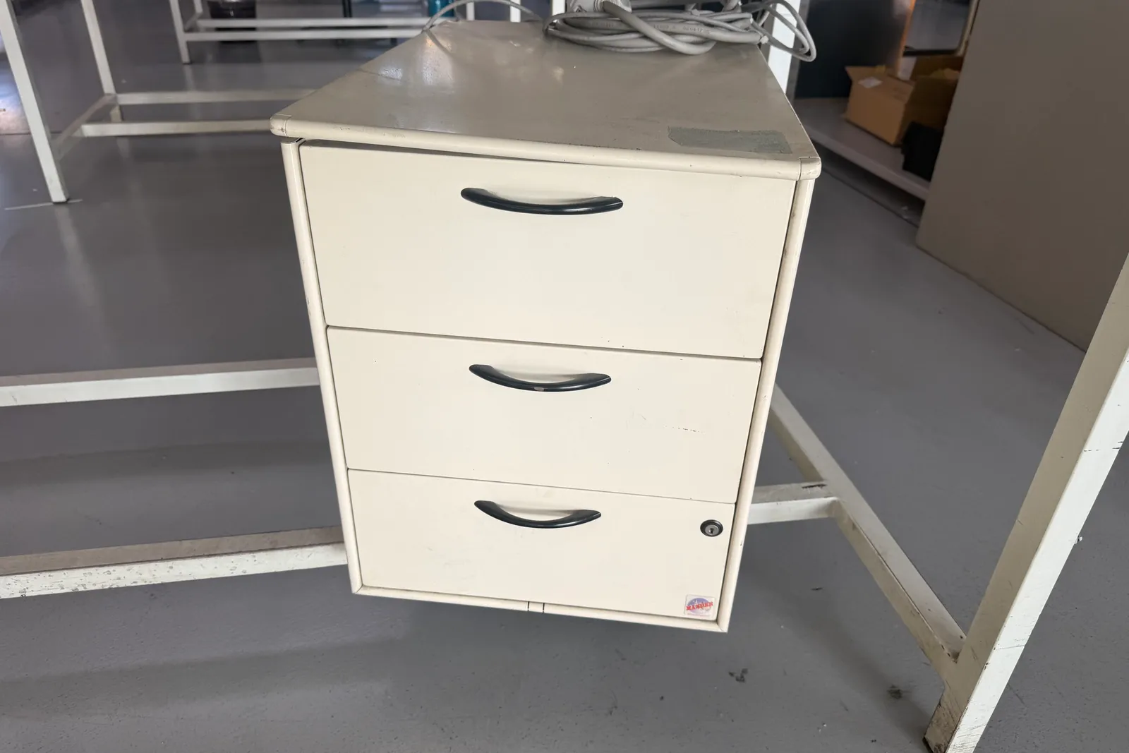 Arredi e macchine elettriche ed elettroniche da ufficio