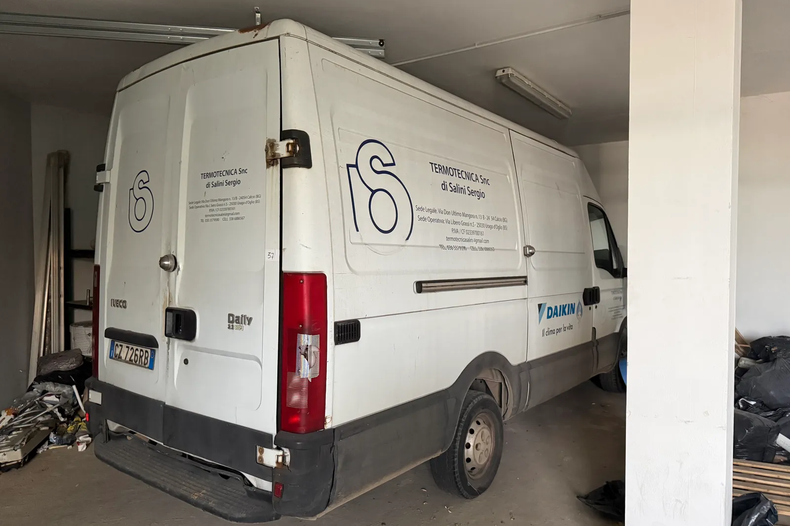 Furgone Iveco Daily targato CZ726RB