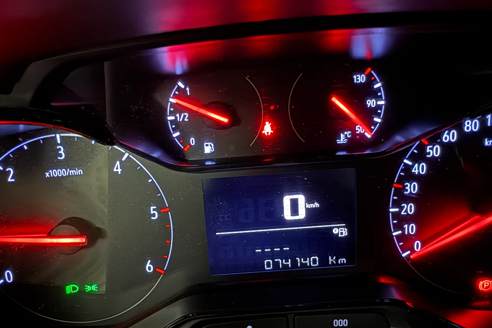 Furgone Opel combo targato FW531JY