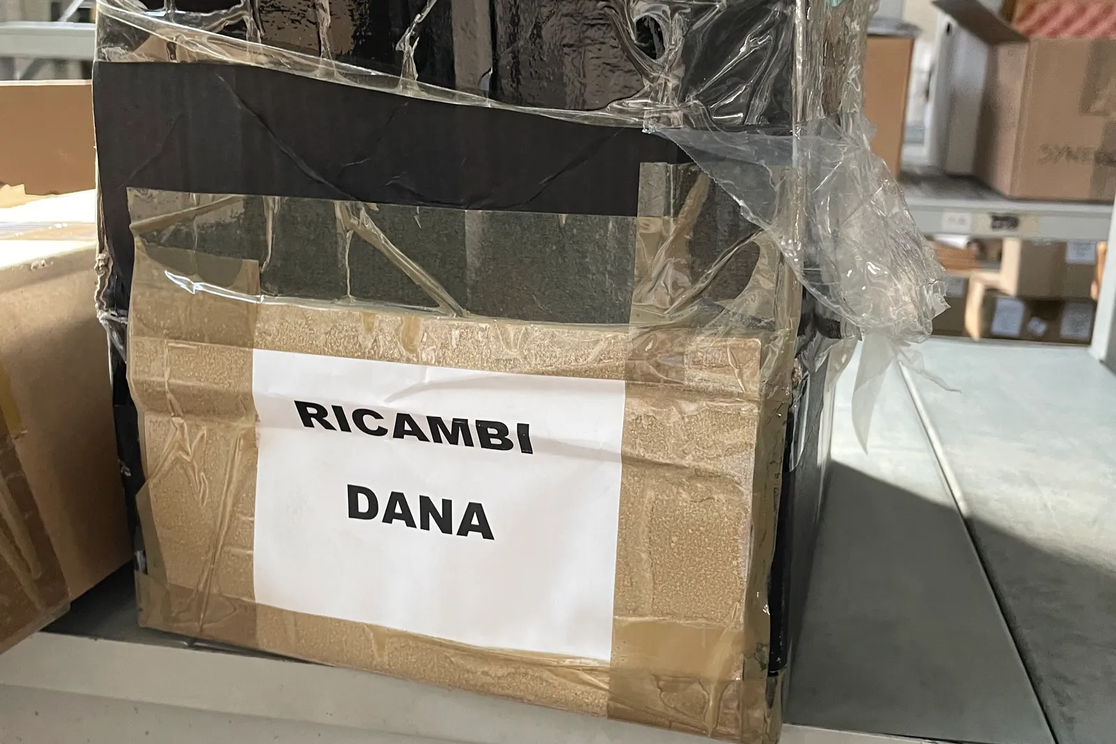 Magazzino - altri prodotti e macchinari estetica come da elenco (ALLEGATO 4) oltre videoproiettore ACER mod. P7280 
