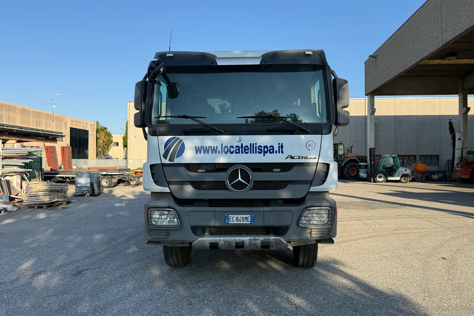 Autocarro ribaltabile Mercedes MB 4145 K targato EC848ME
