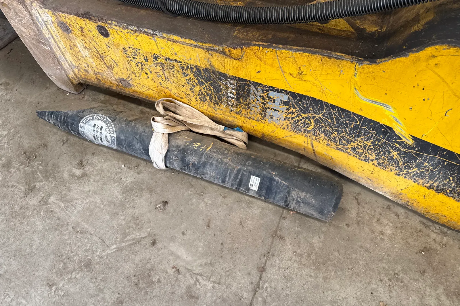 Martello demolitore con punta Atlas Copco mod. HB 2200 Dust