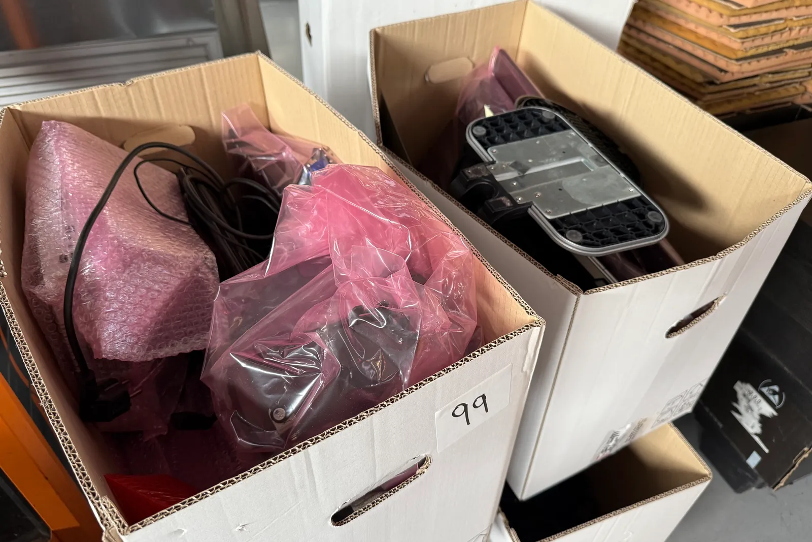 Arredi e macchine elettriche ed elettroniche da ufficio