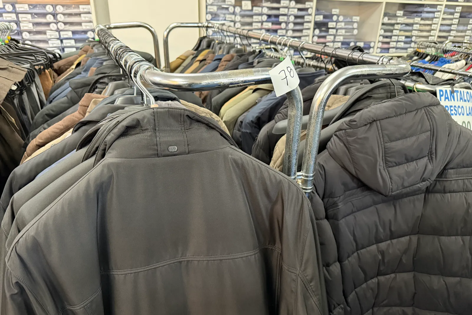 Magazzino tessuti, capi di abbigliamento e accessori – ID da n. 65 a n. 80