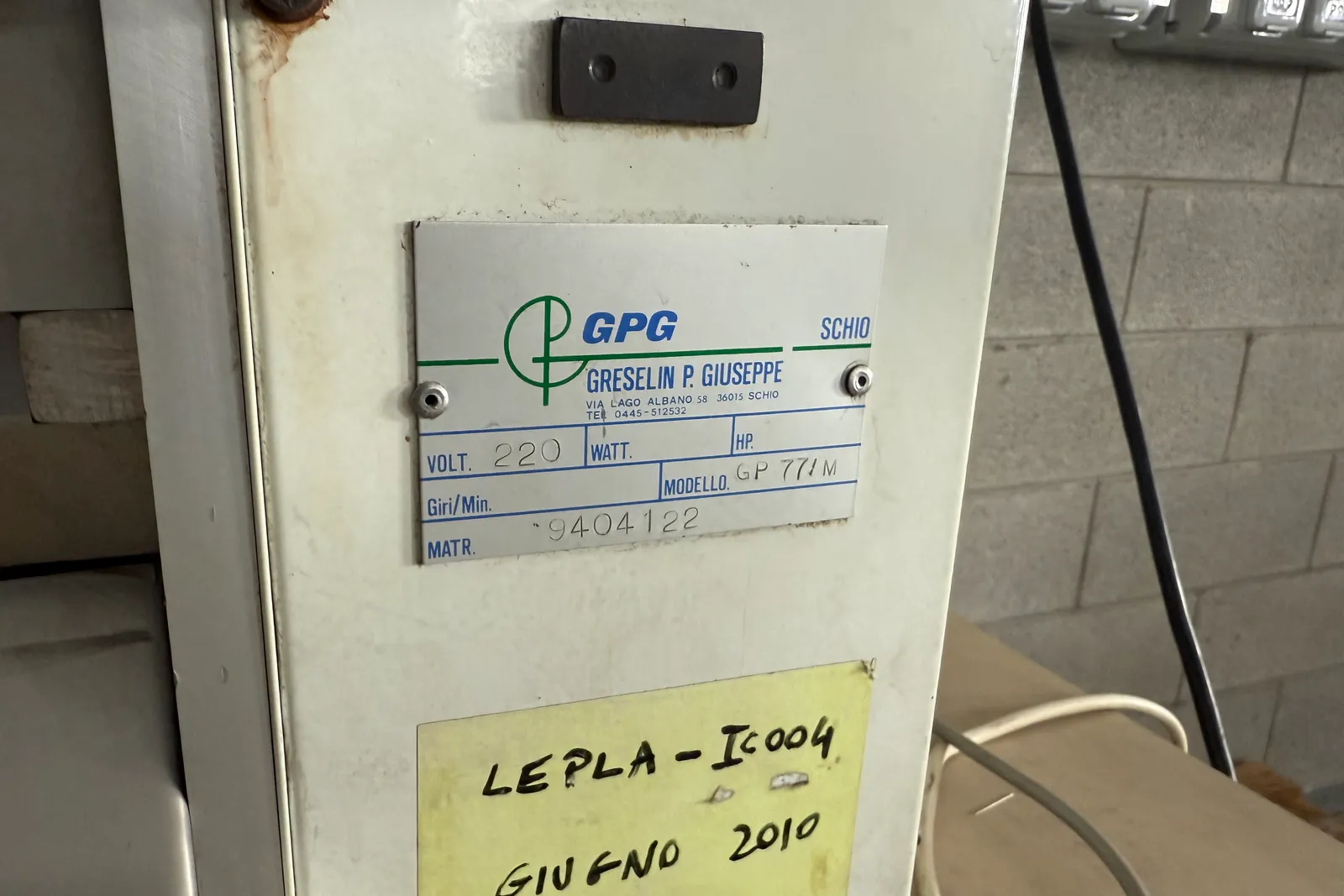 Macchinari taglia e piega componenti, aggraffatrici, riscaldatore elettrico industriale, taglierina da banco, pressa da banco, spezzonatrice, crimpatrice
