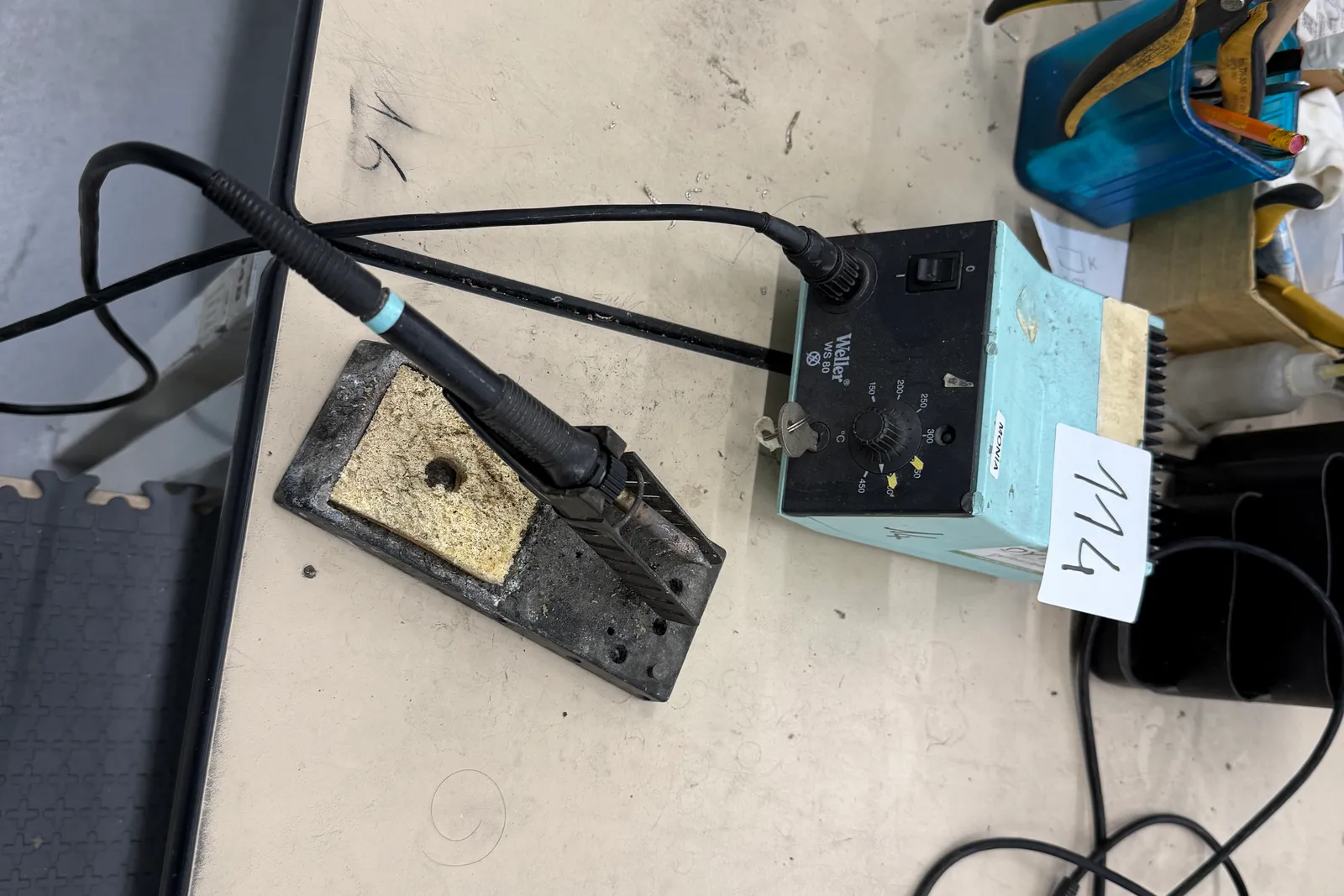 Stazioni saldanti, depuratori elettronici d’aria oltre piccoli attrezzi e componenti varie