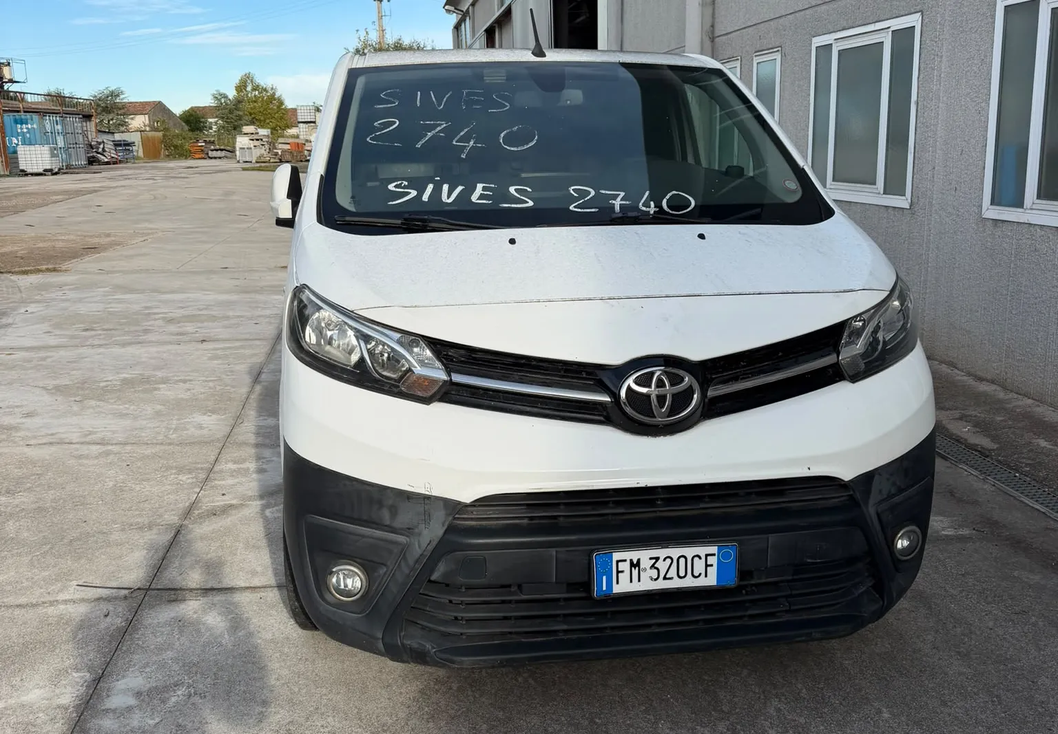 Autocarro Toyota Proace targato FM320CF