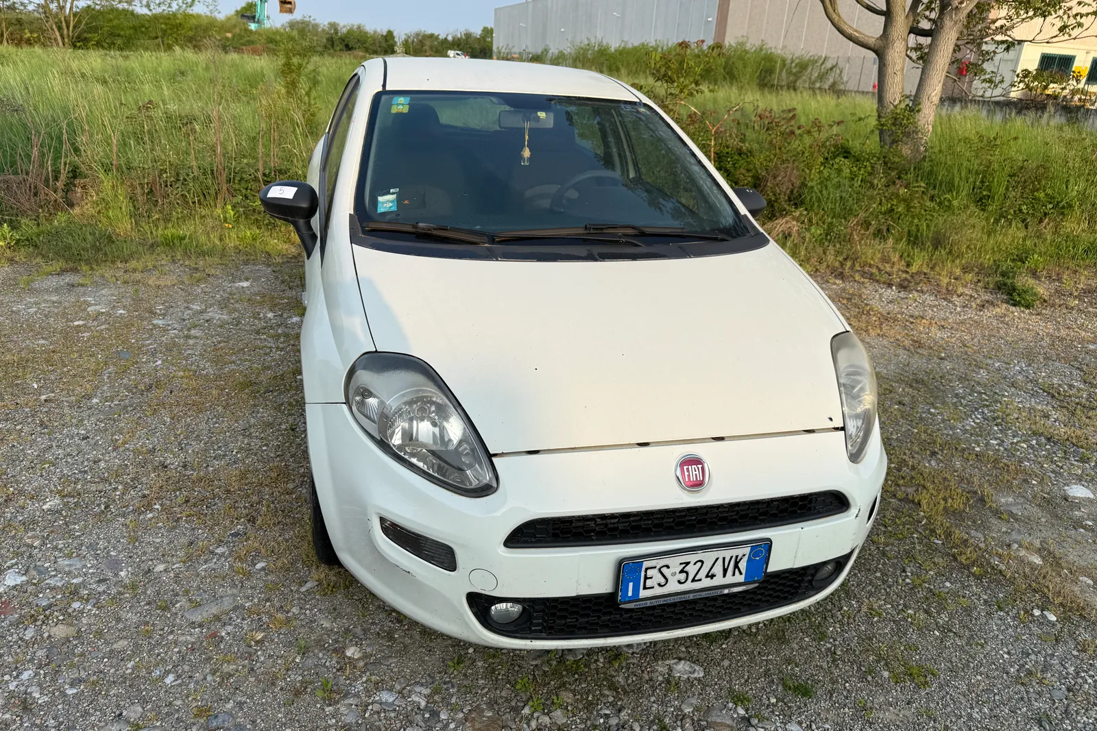 Autovettura Fiat Punto targata ES324VK