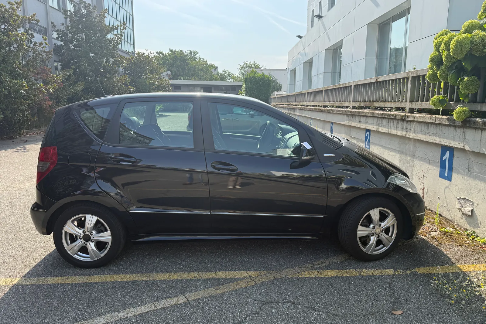 Autovettura Mercedes Classe A targata EA765RC