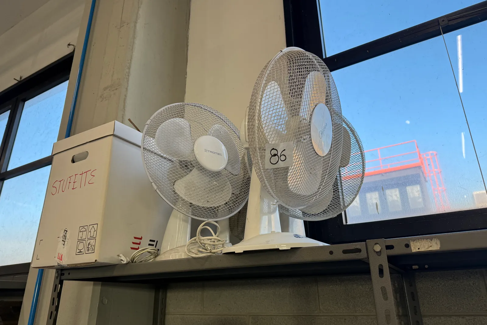 Arredi e macchine elettriche ed elettroniche da ufficio