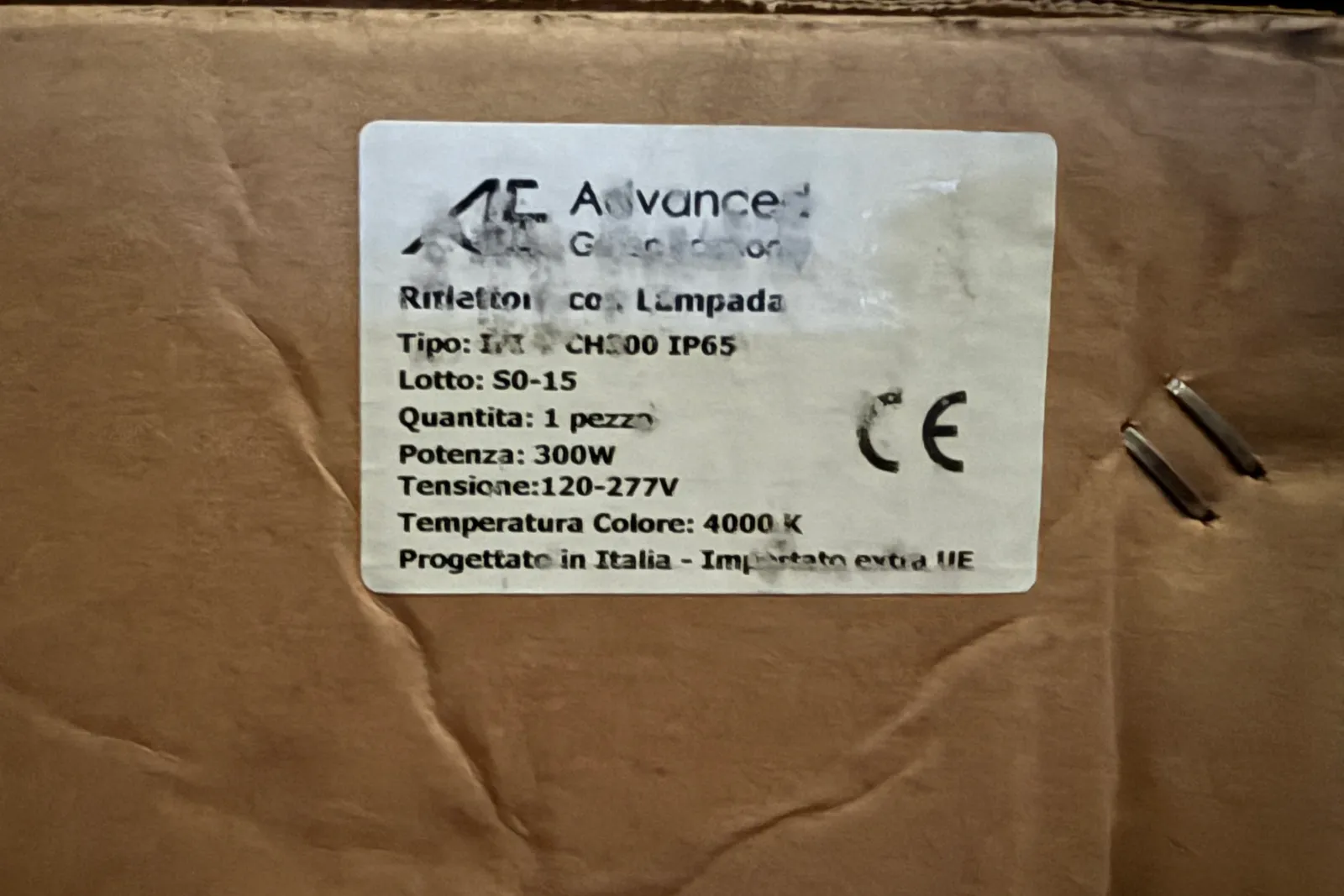 Magazzino lampade ad induzione magnetica, supporti e rimanenze