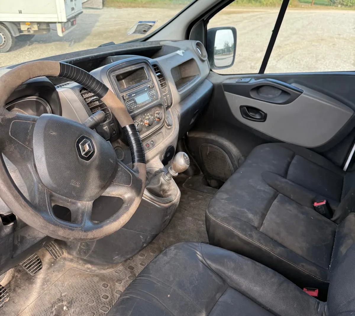 Furgone Nissan NV400 targato EM742FT