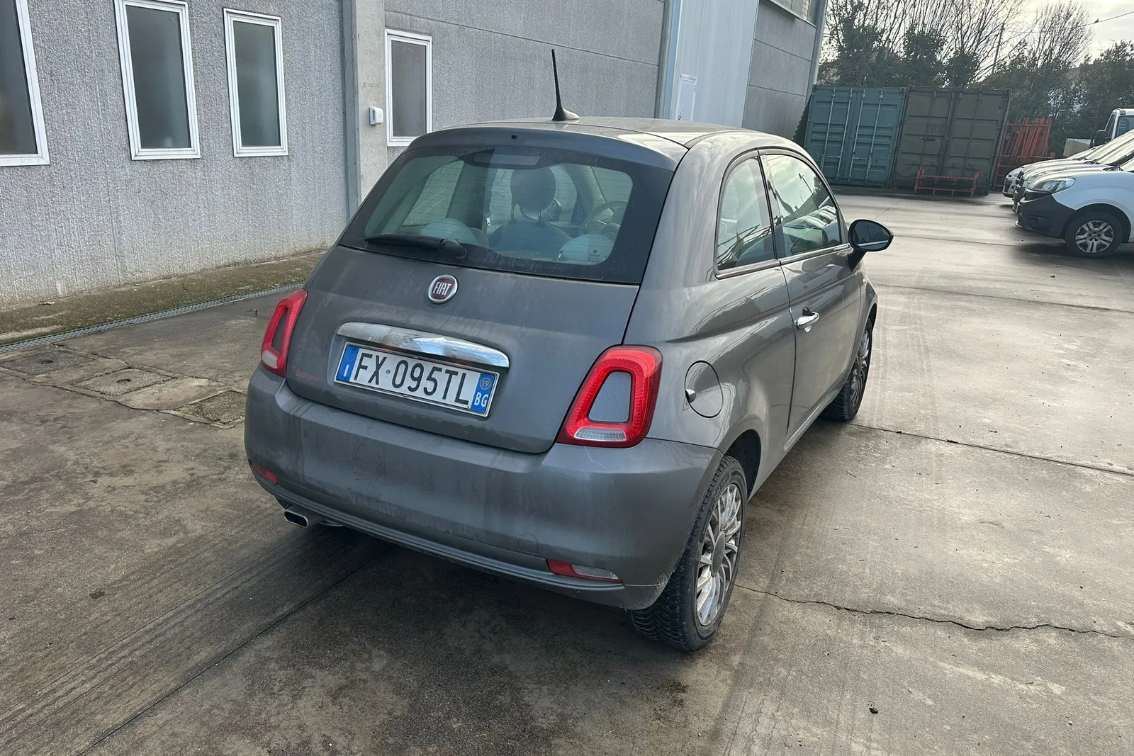 Autovettura FIAT 500 targata FX095TL