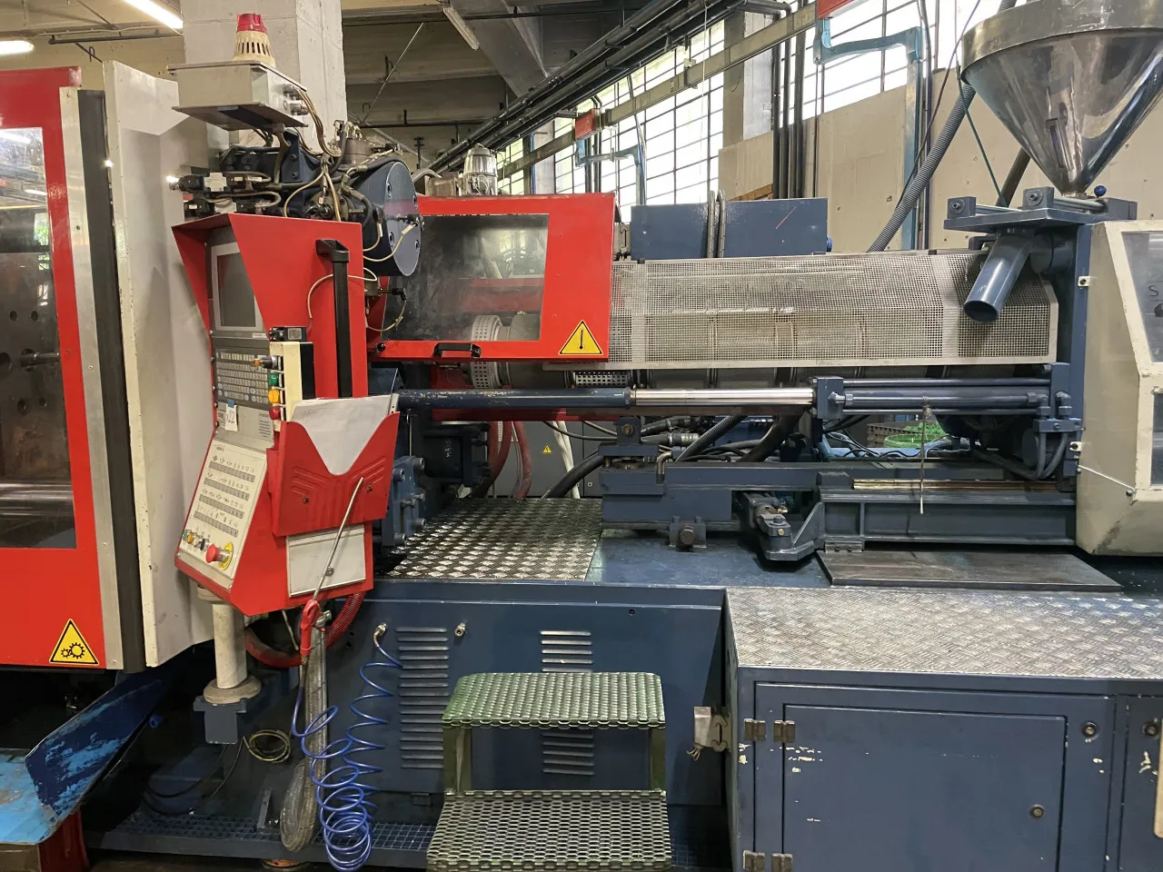 Pressa oleodinamica per stampaggio plastica Maico Presse Teks 420