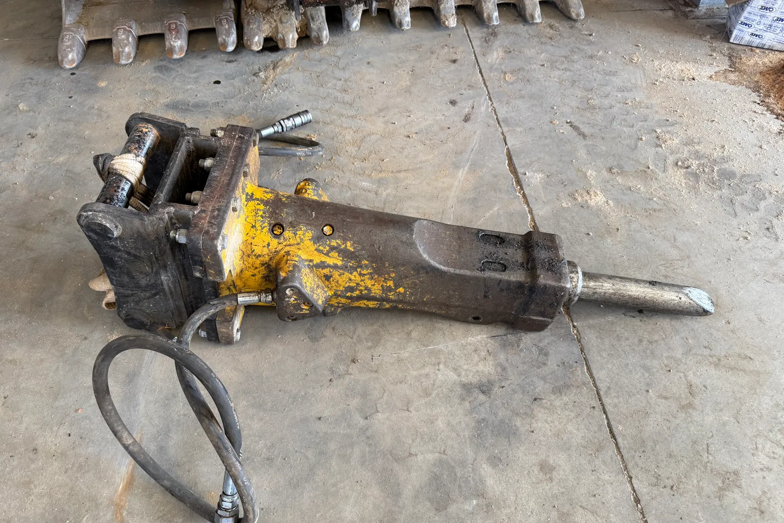 Escavatore Kubota mod. U56-5 completo di n. 3 benne e martello demolitore