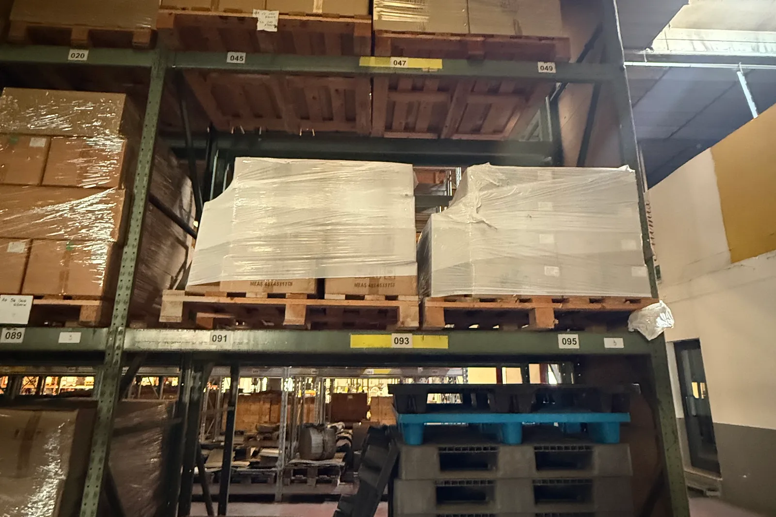 Magazzino lampade ad induzione magnetica, supporti e rimanenze