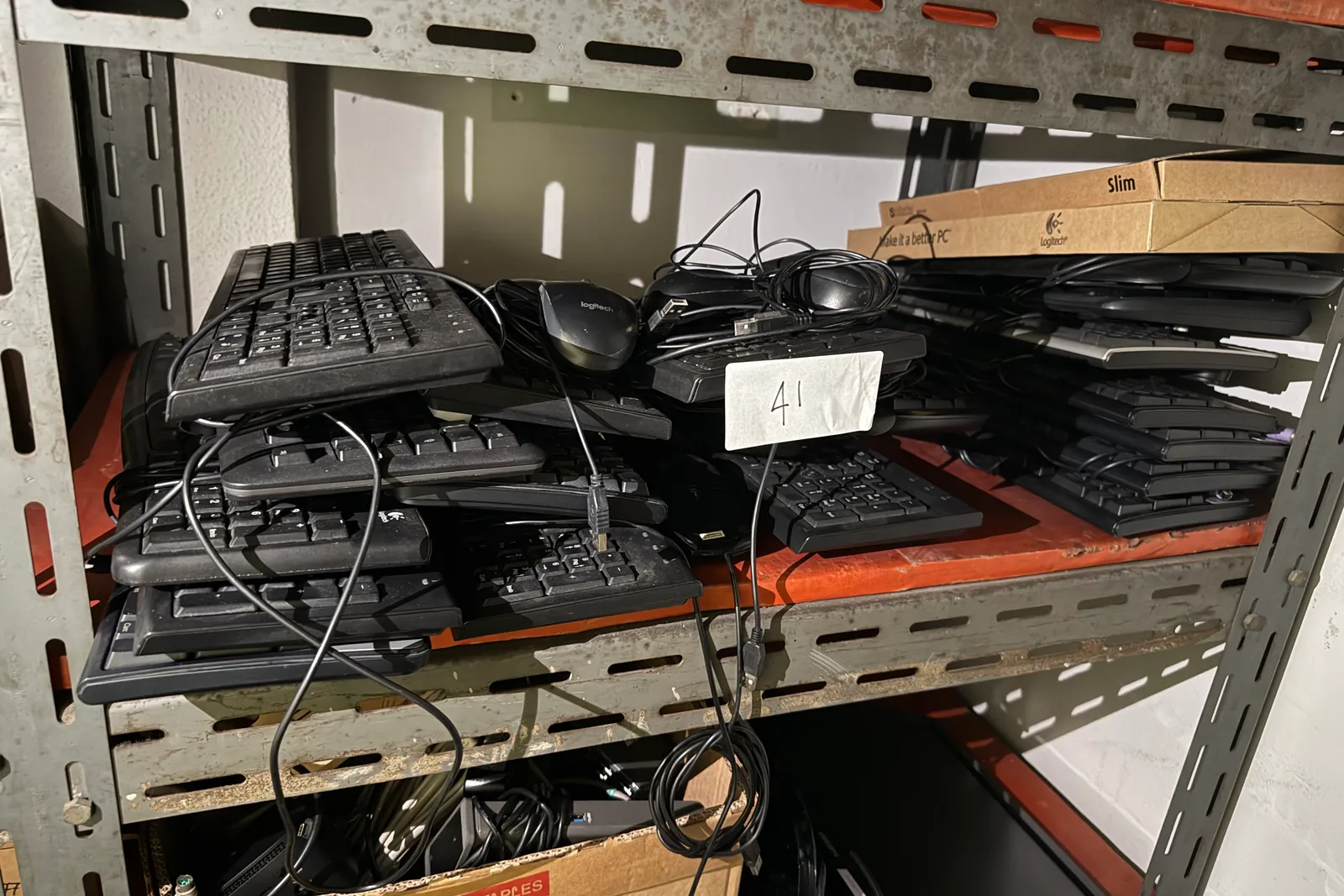Arredi e macchine elettriche ed elettroniche da ufficio (ID da n. 31 a n. 194, oltre ID 201)