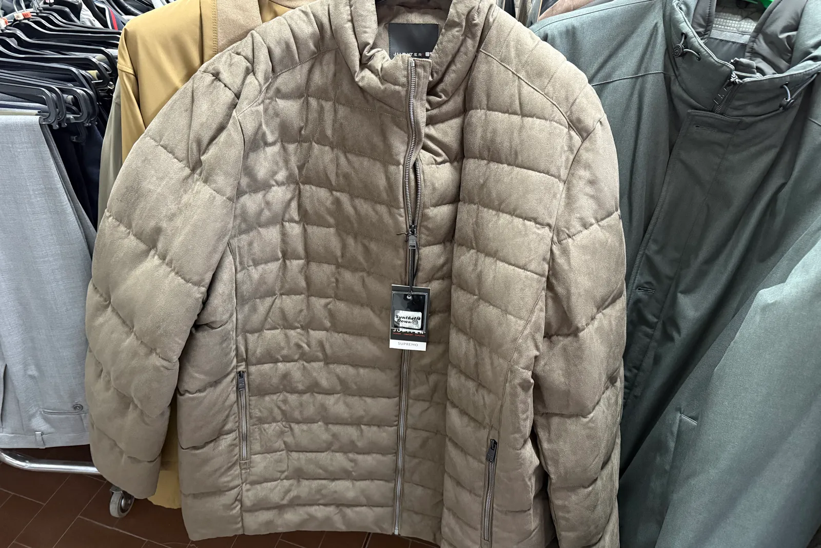 Magazzino tessuti, capi di abbigliamento e accessori – ID da n. 65 a n. 80