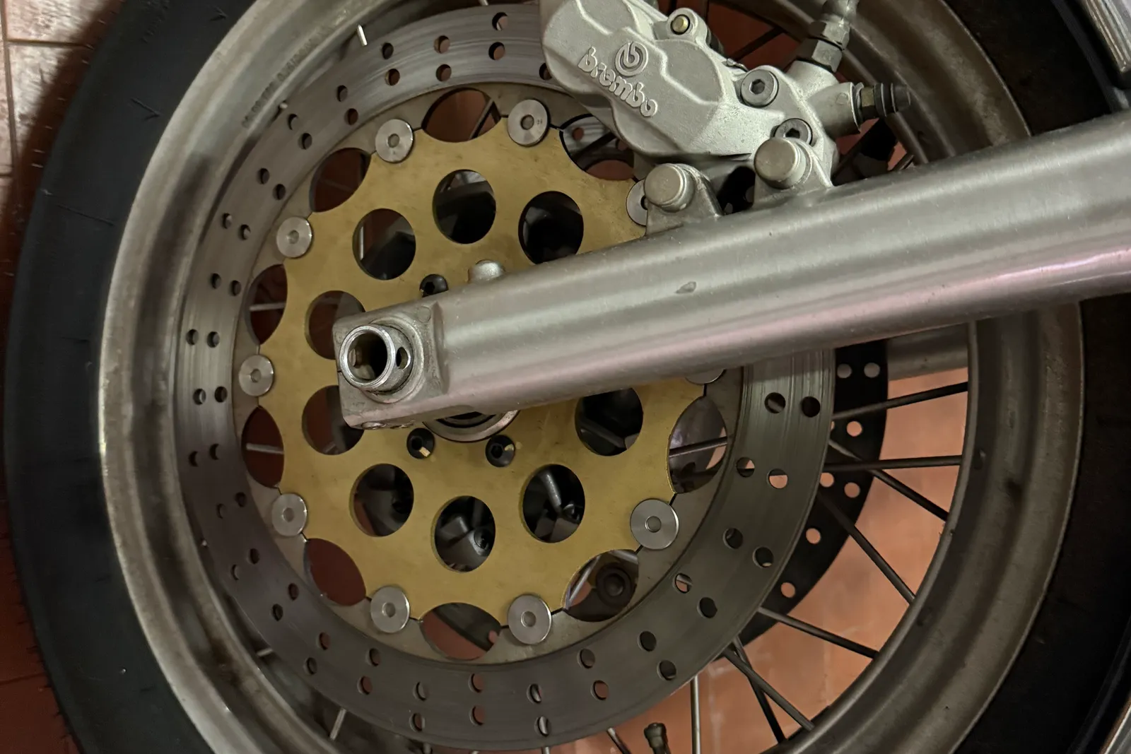 Motoveicolo Guzzi California targato AD68909