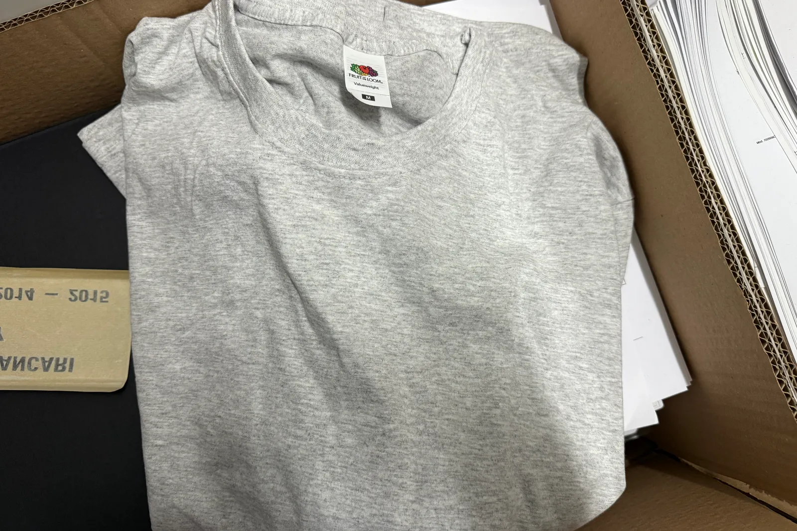 Magazzino tessuti, capi di abbigliamento e accessori – ID da n. 65 a n. 80