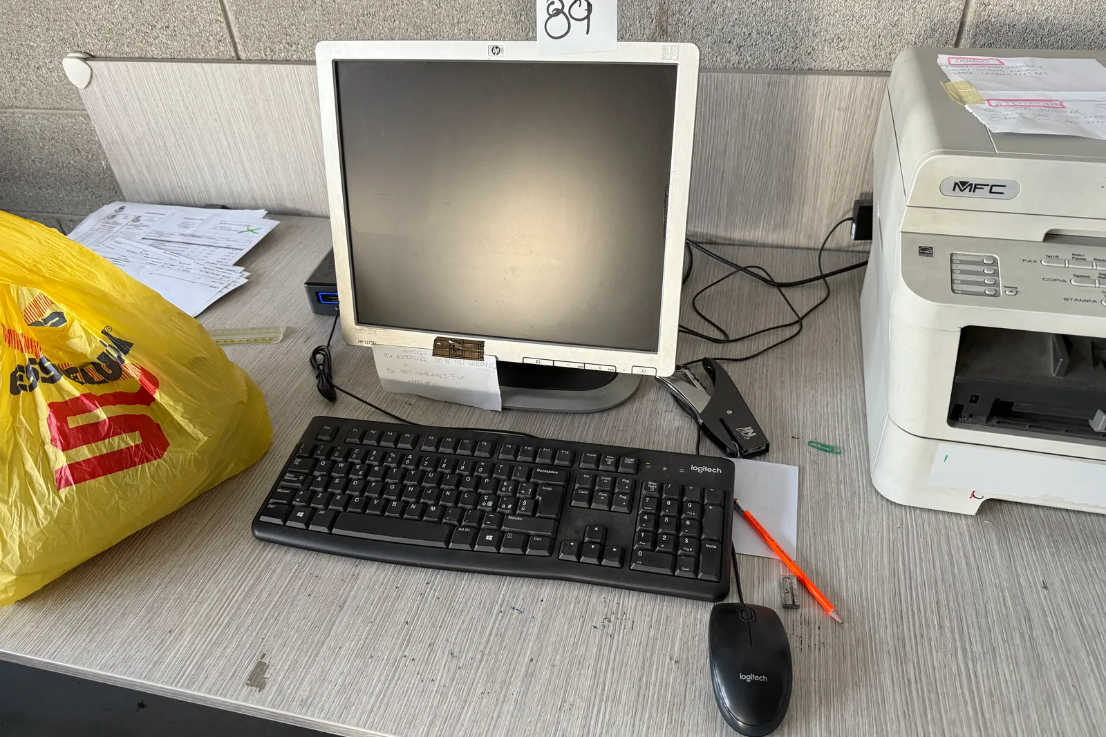 Arredi e macchine elettriche ed elettroniche da ufficio