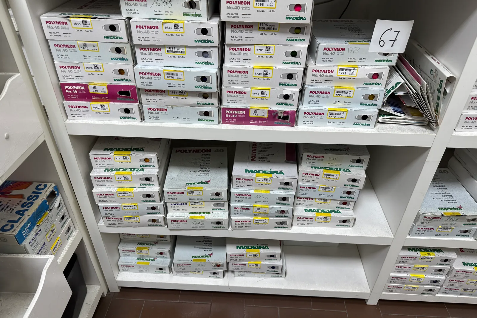 Magazzino tessuti, capi di abbigliamento e accessori – ID da n. 65 a n. 80