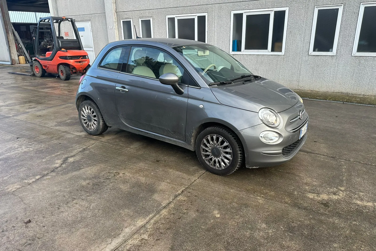Autovettura FIAT 500 targata FX095TL