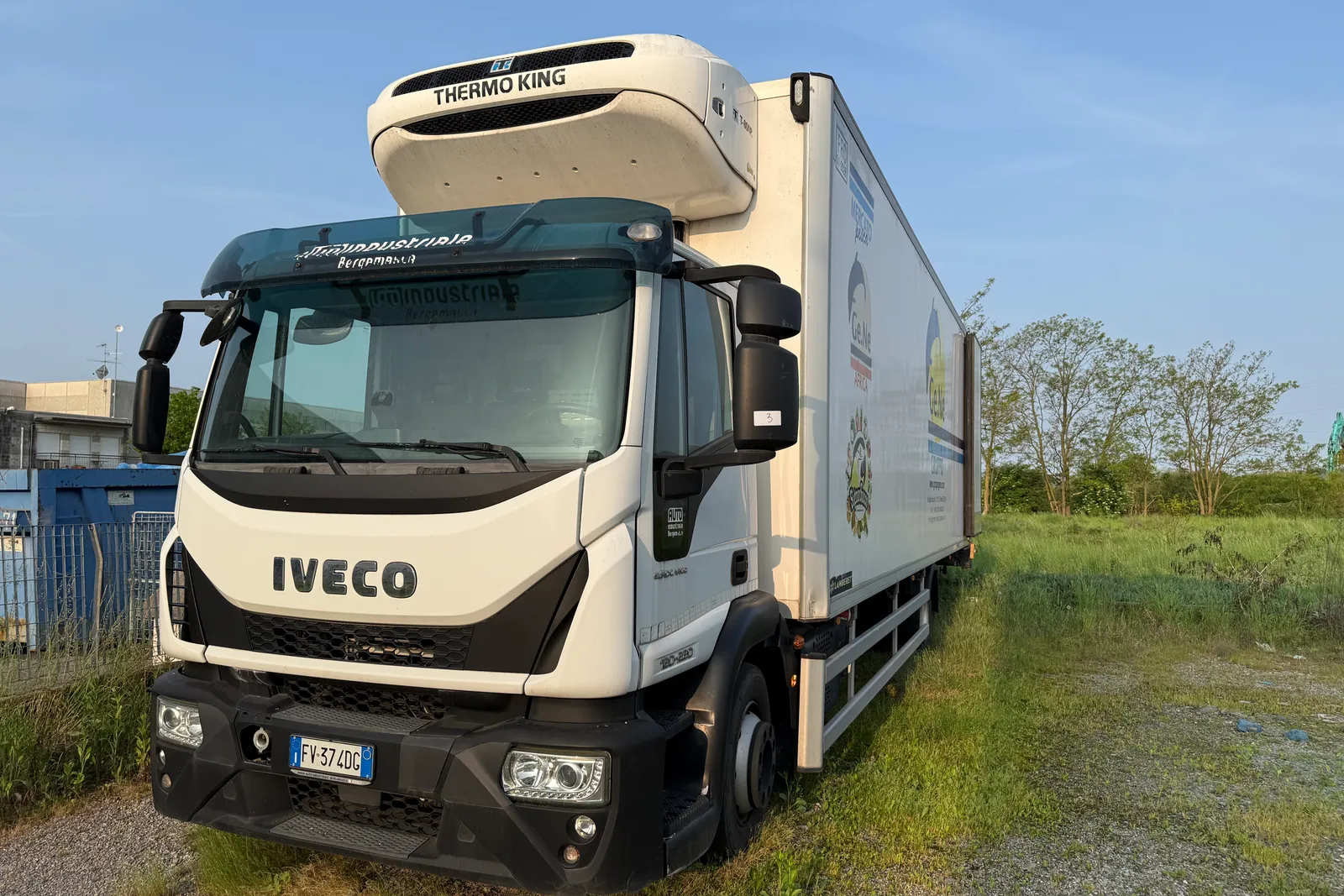 Camion refrigerato Iveco Eurocargo targato FV374DG