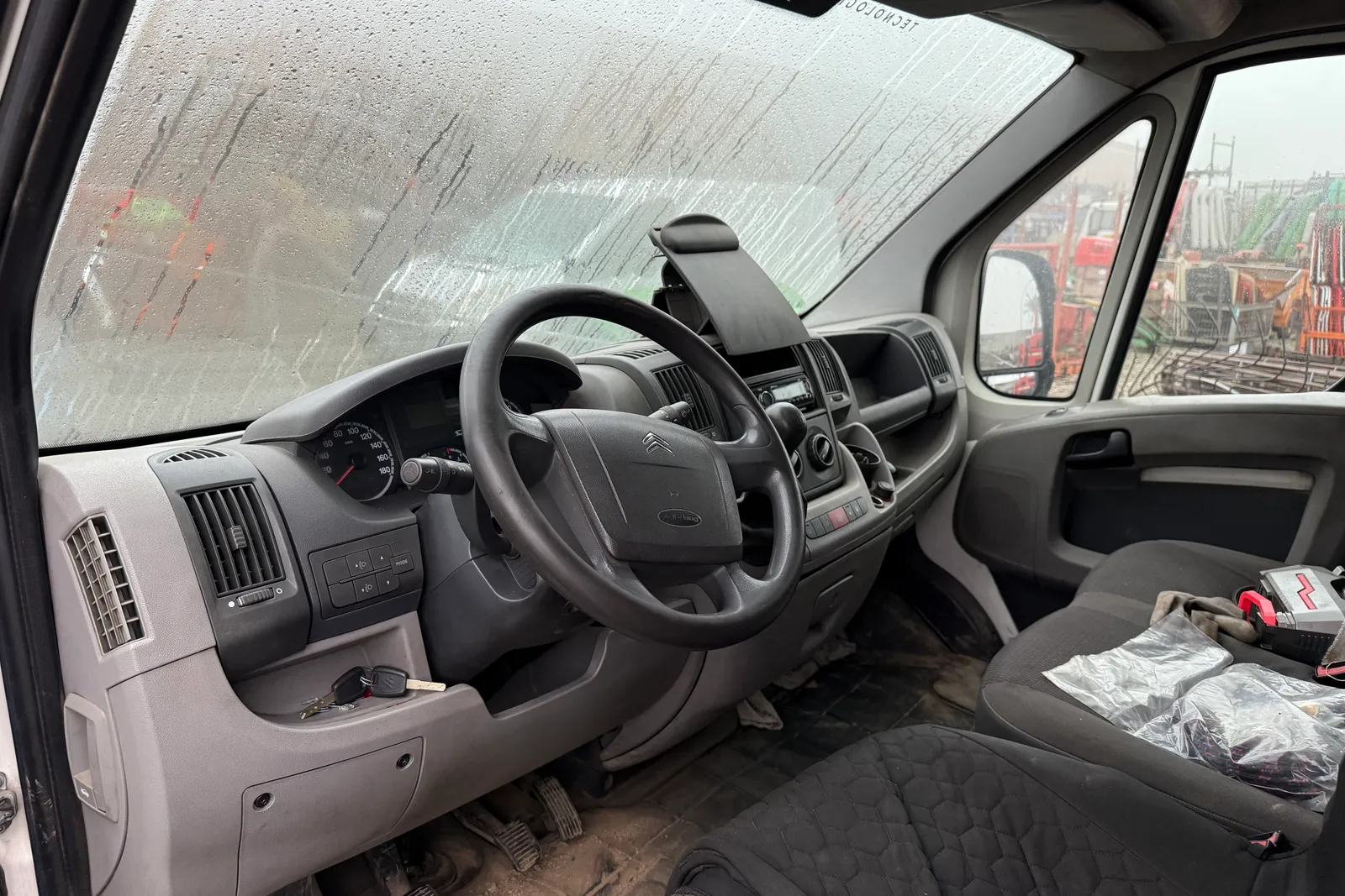 Furgone Citroen Jumper targato DE767XT