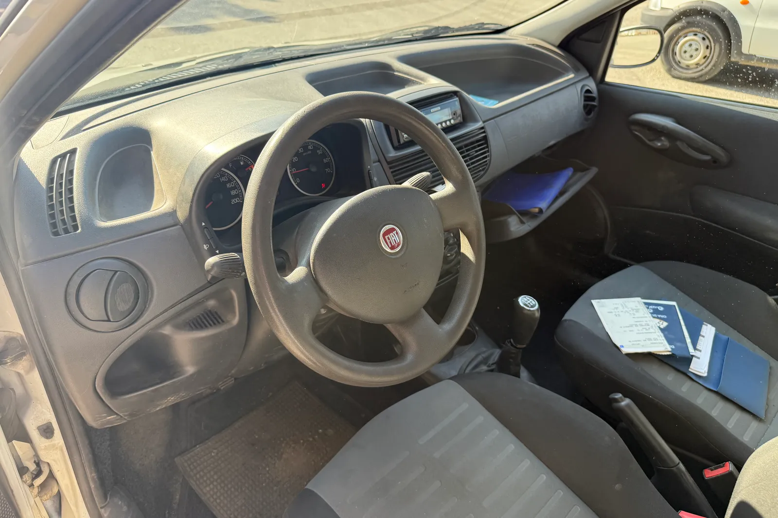 Autocarro Fiat Punto Van targata DP275KX