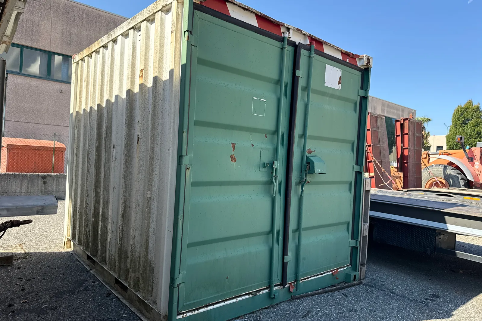 Container (incluso contenuto)