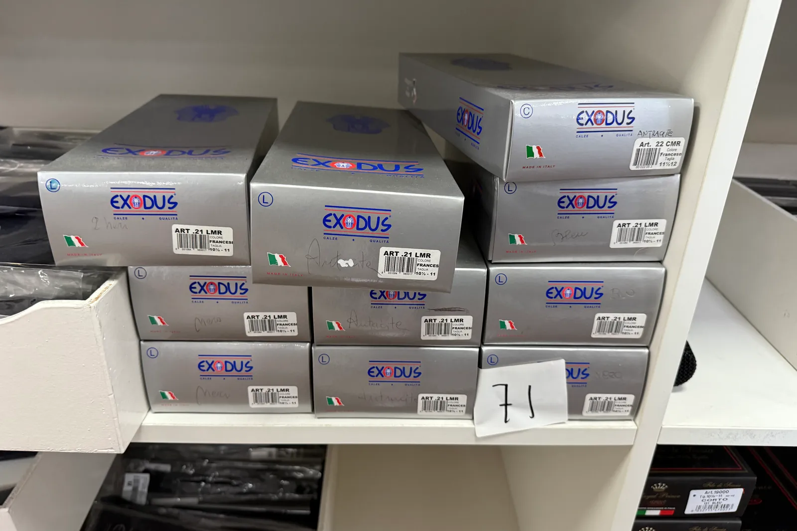 Magazzino tessuti, capi di abbigliamento e accessori – ID da n. 65 a n. 80