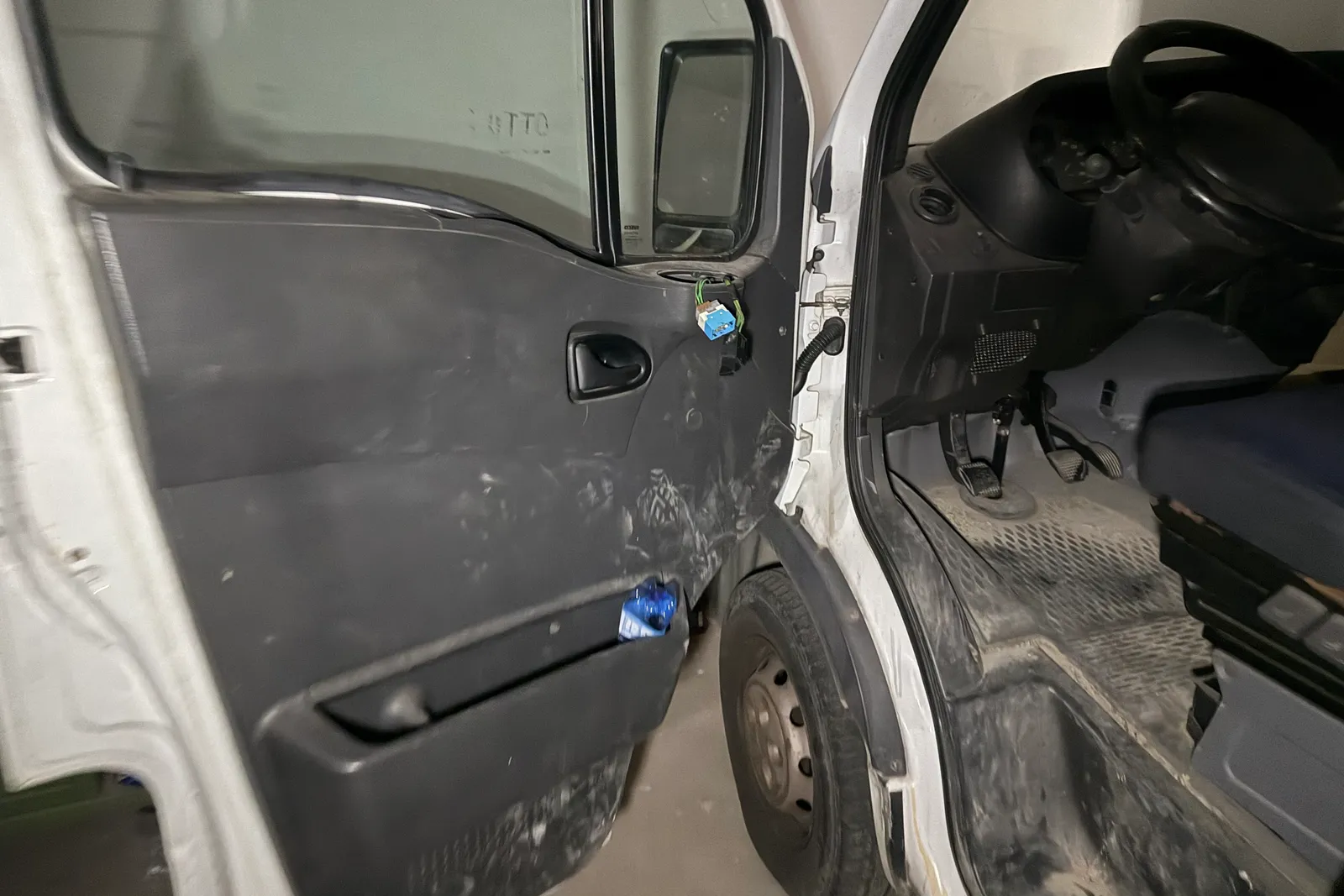 Furgone Iveco Daily targato CZ726RB