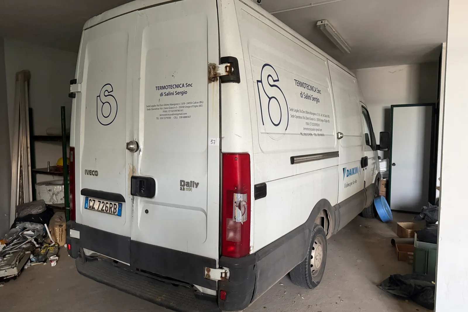 Furgone Iveco Daily targato CZ726RB
