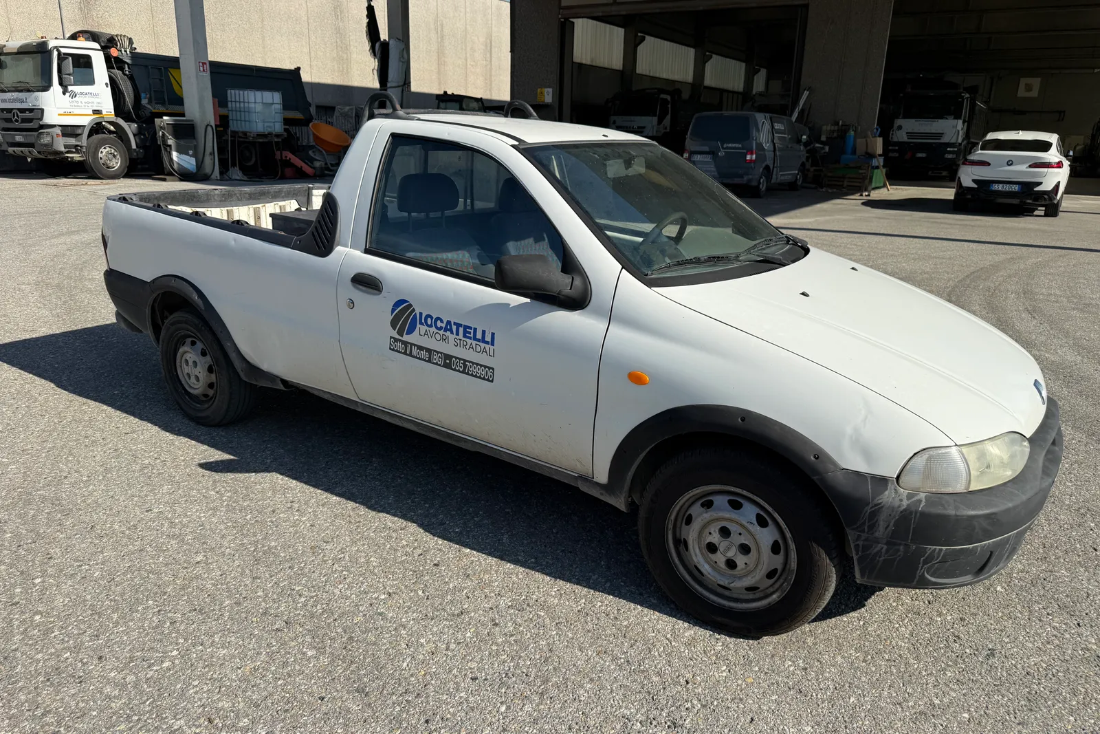 Autocarro Fiat Strada targato CC289EZ